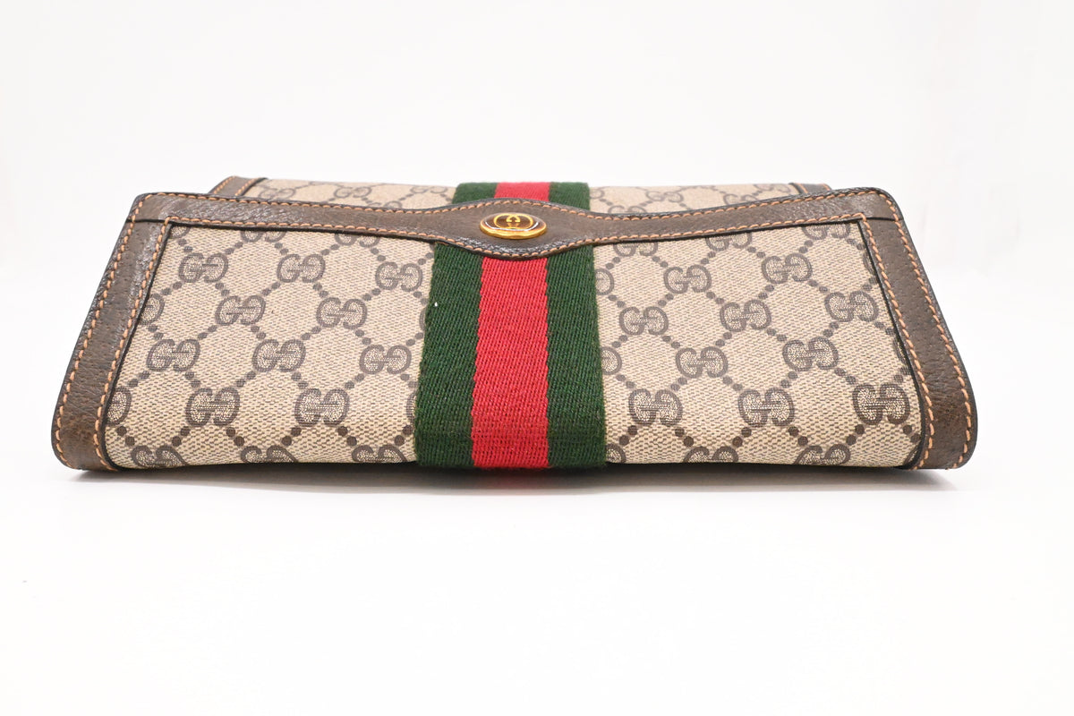 Gucci Clutch in GG Supreme Canvas
