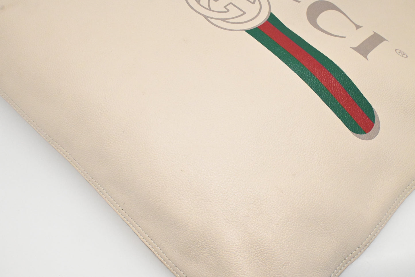Gucci Logo Print Tote Bag in White Leather