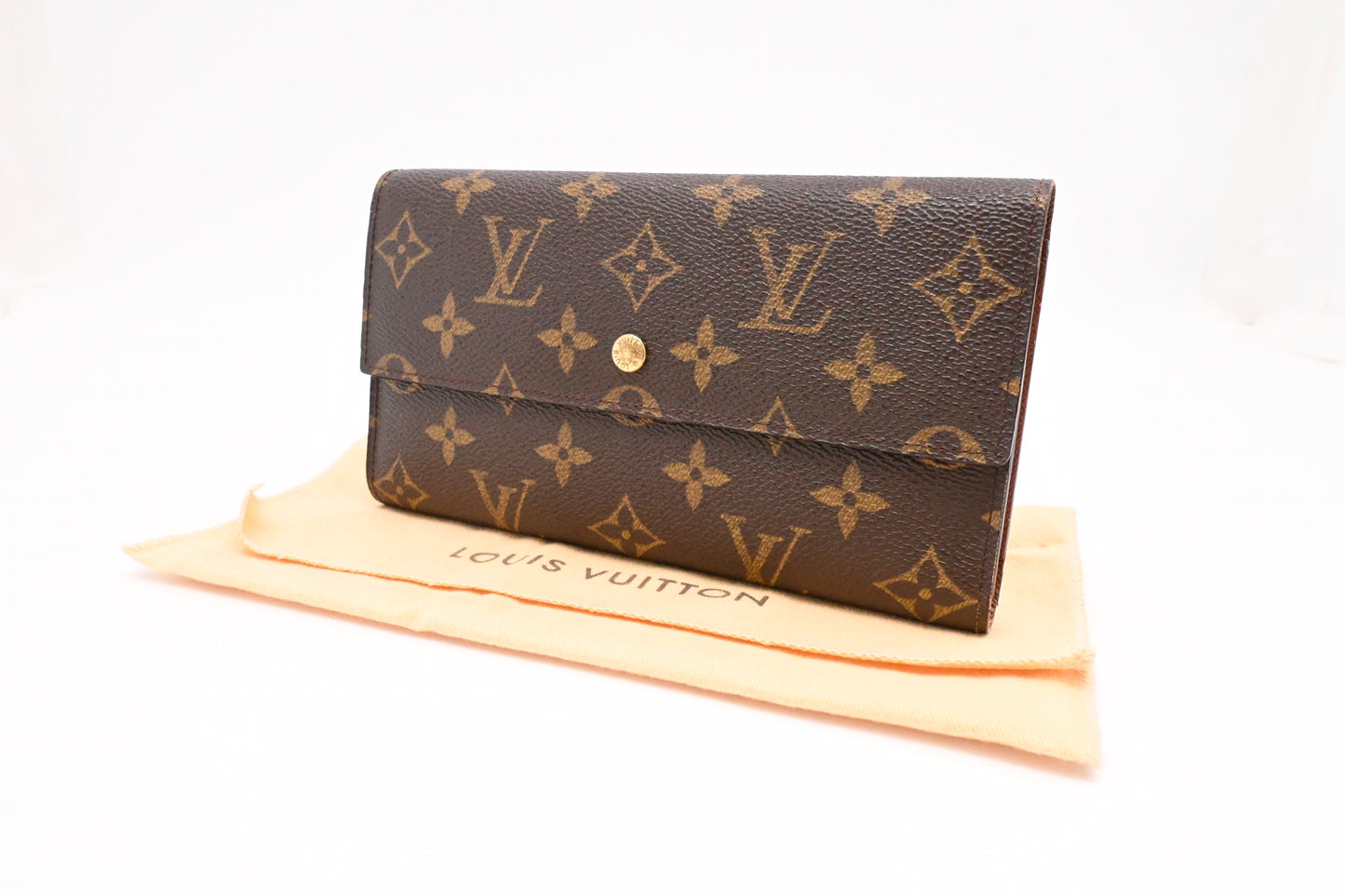 Louis Vuitton International Wallet in Monogram Canvas