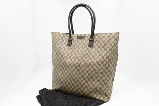 Gucci Tote Bag in GG Supreme Canvas