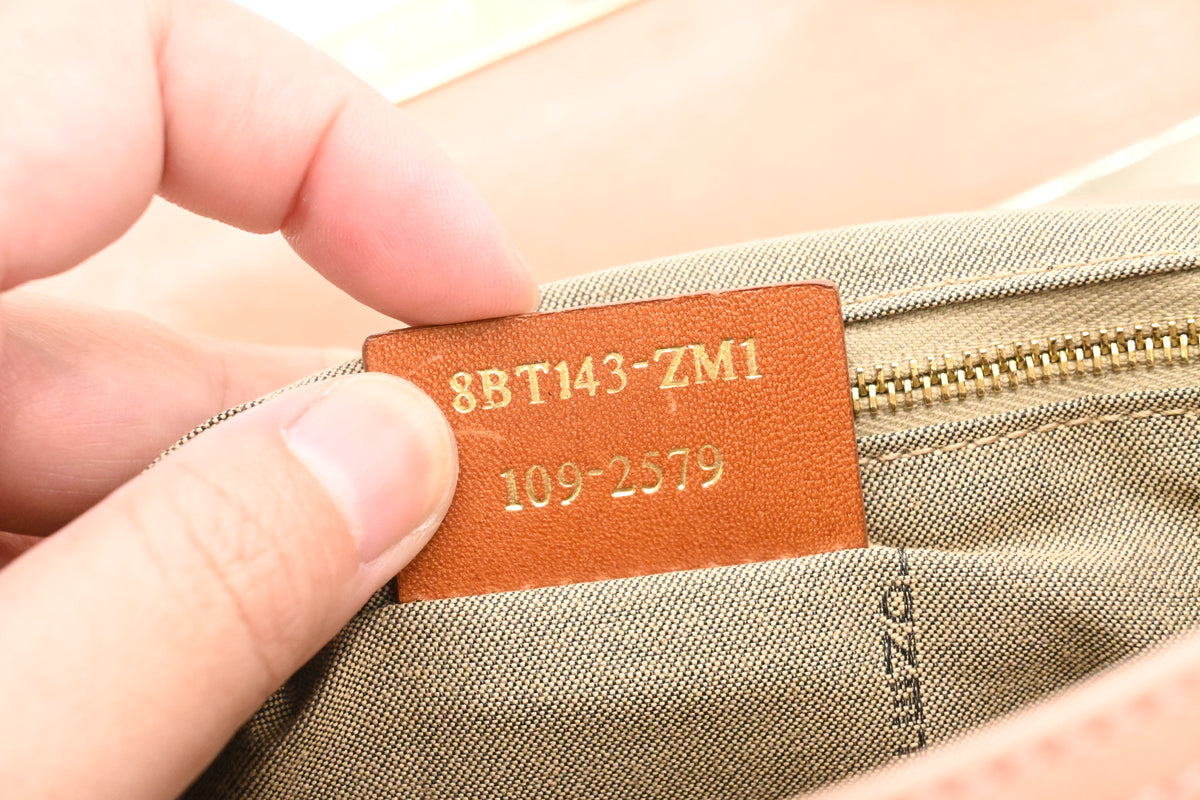 Fendi Shoulder Bag in Nude Pink Leather