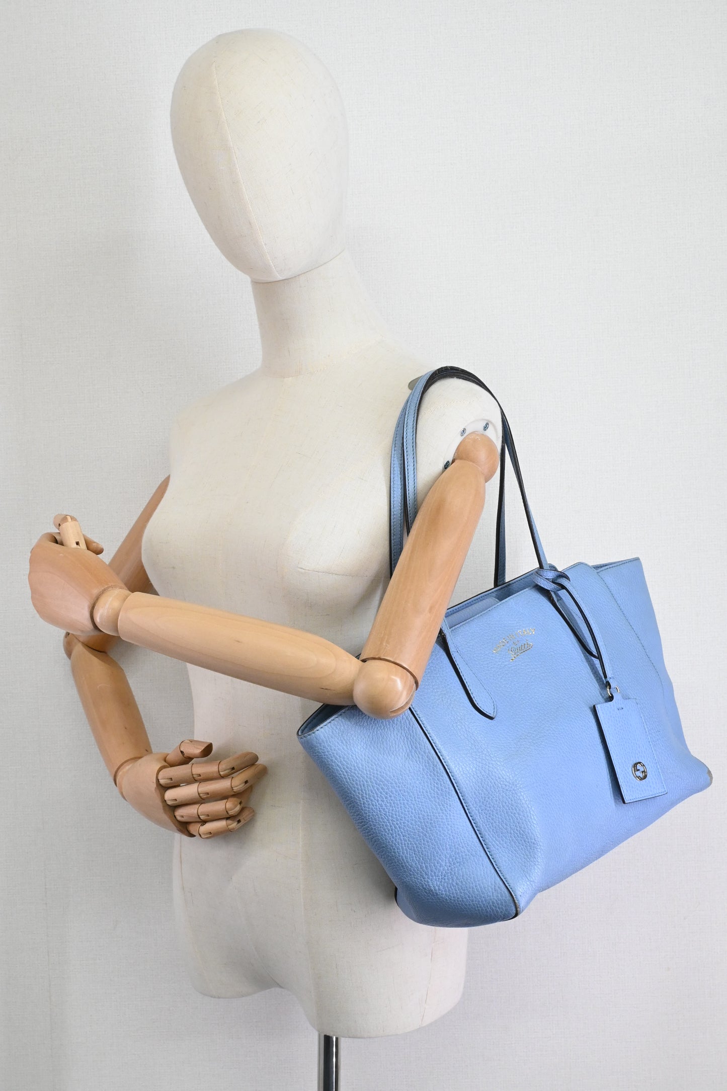 Gucci Swing Tote in Light Blue Leather
