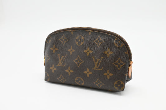 Louis Vuitton Pochette Cosmetique in Monogram Canvas