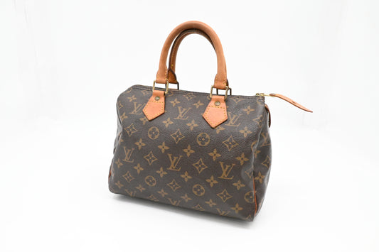 Louis Vuitton Speedy 25 in Monogram Canvas