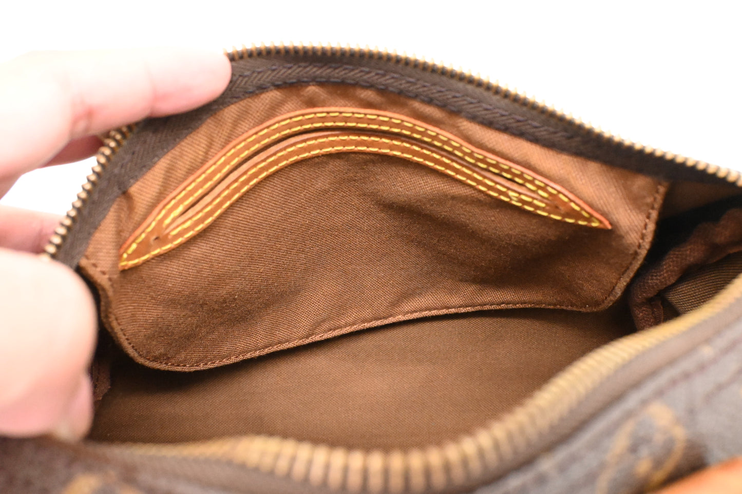 Louis Vuitton Speedy 25 in Monogram Canvas