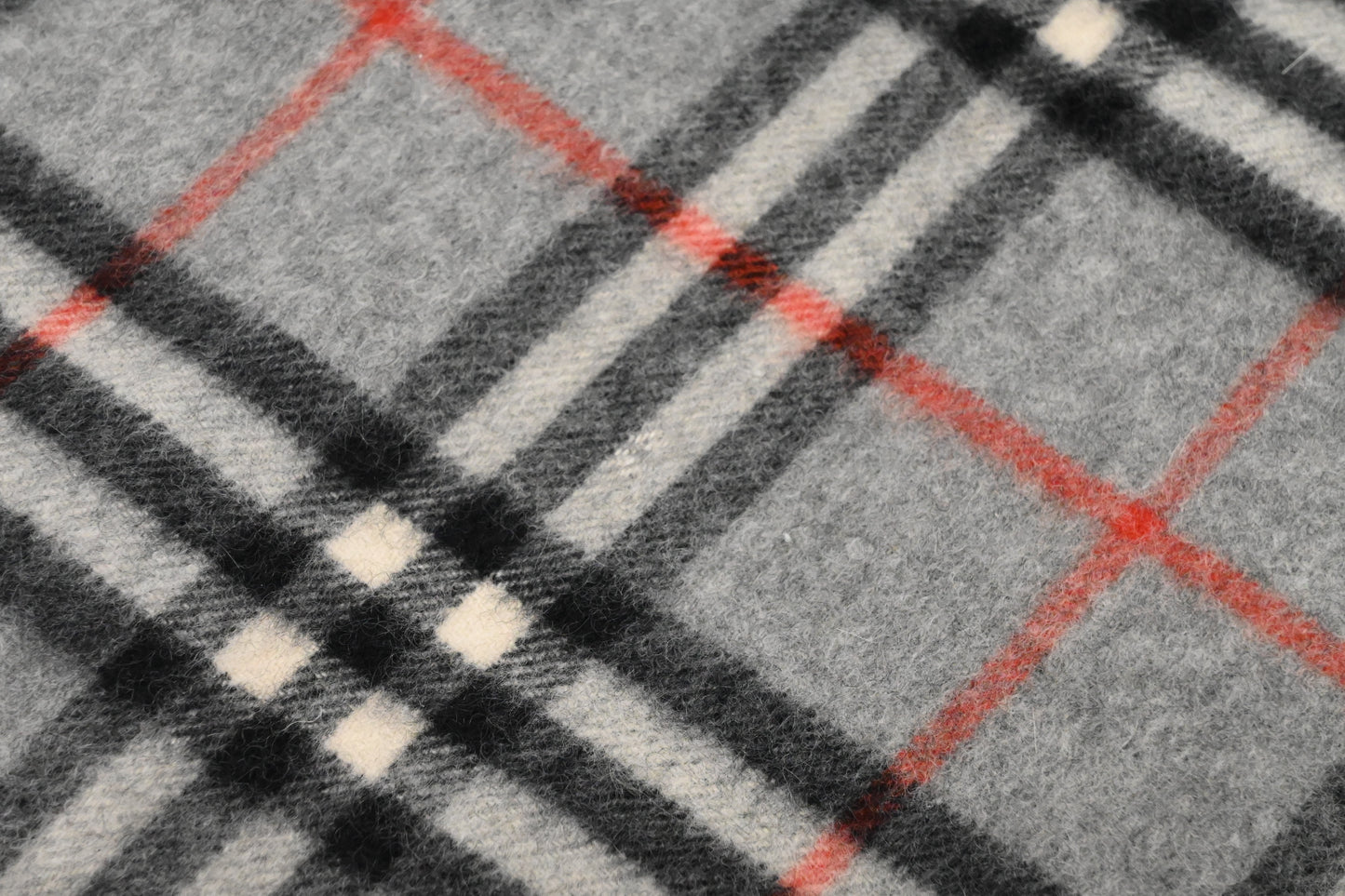Burberry Scarf in Gray Cashmere
