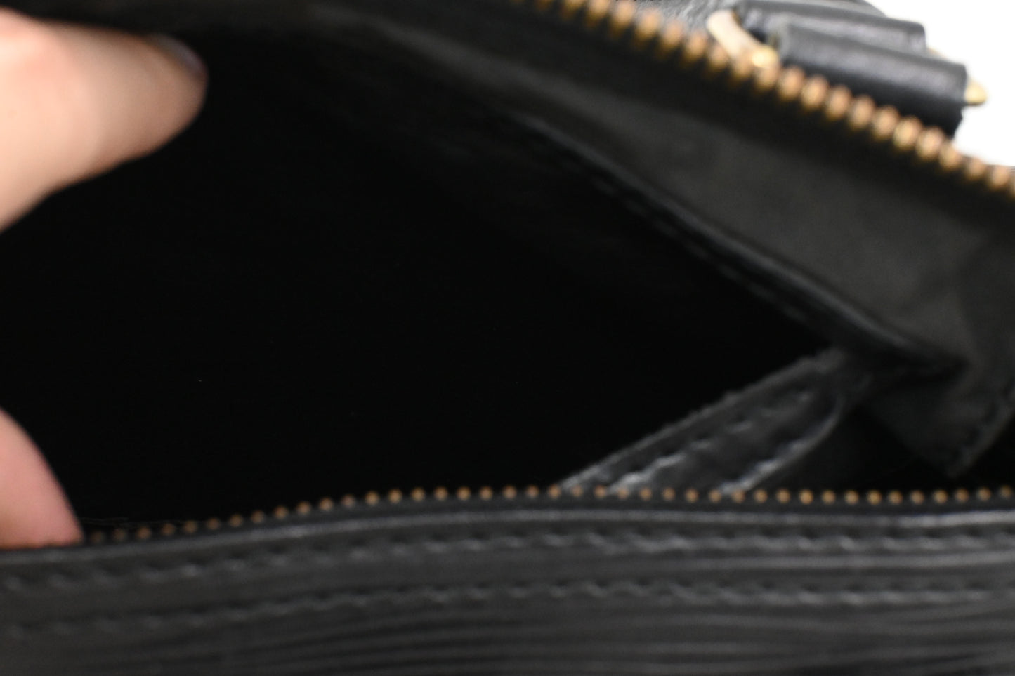 Louis Vuitton Speedy 30 in Black Epi Leather