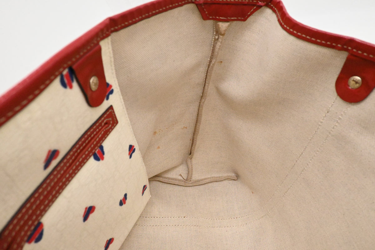 Gucci Joy Tote in White GG Supreme Hearts Canvas