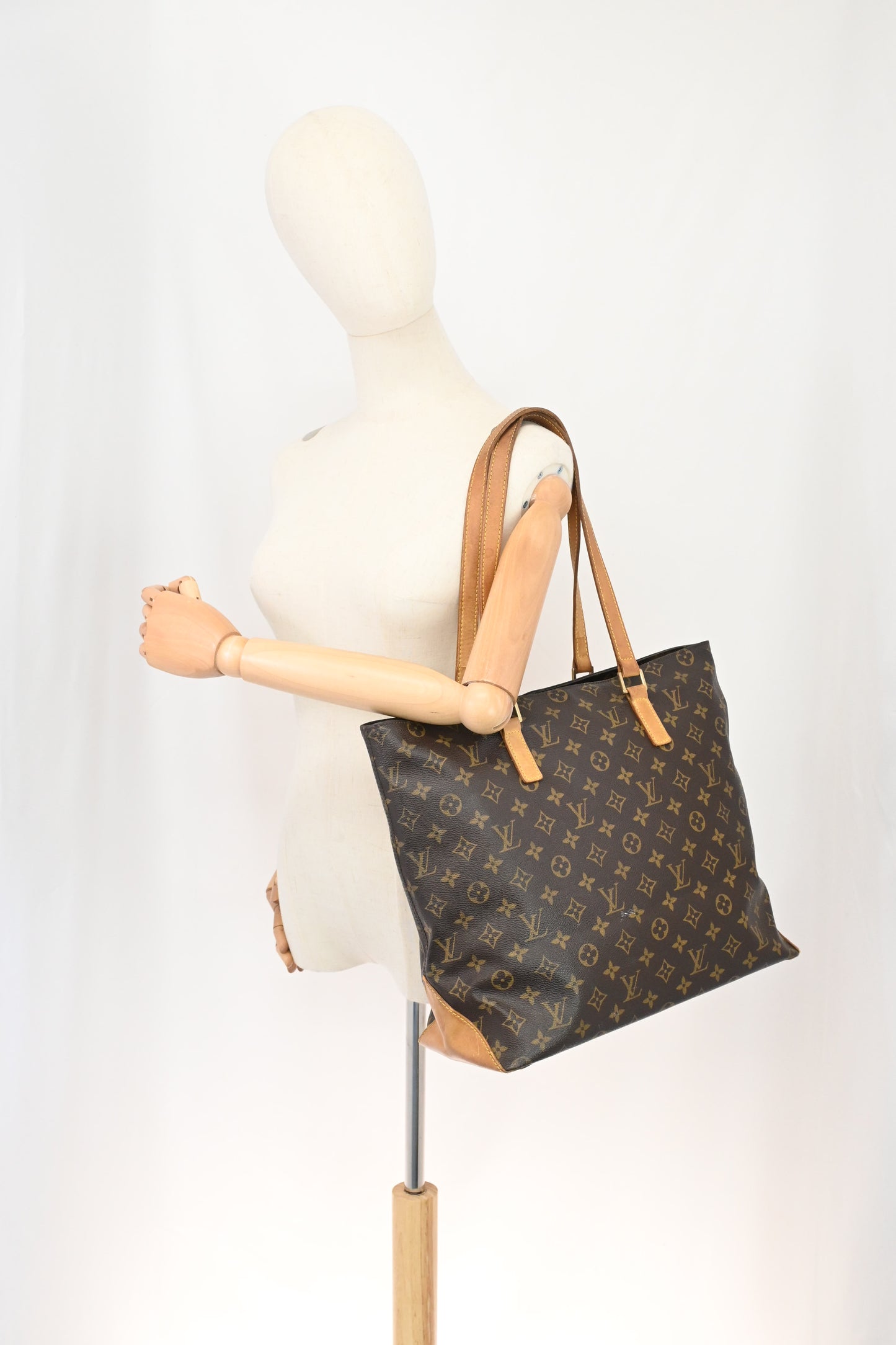 Louis Vuitton Cabas Mezzo in Monogram Canvas