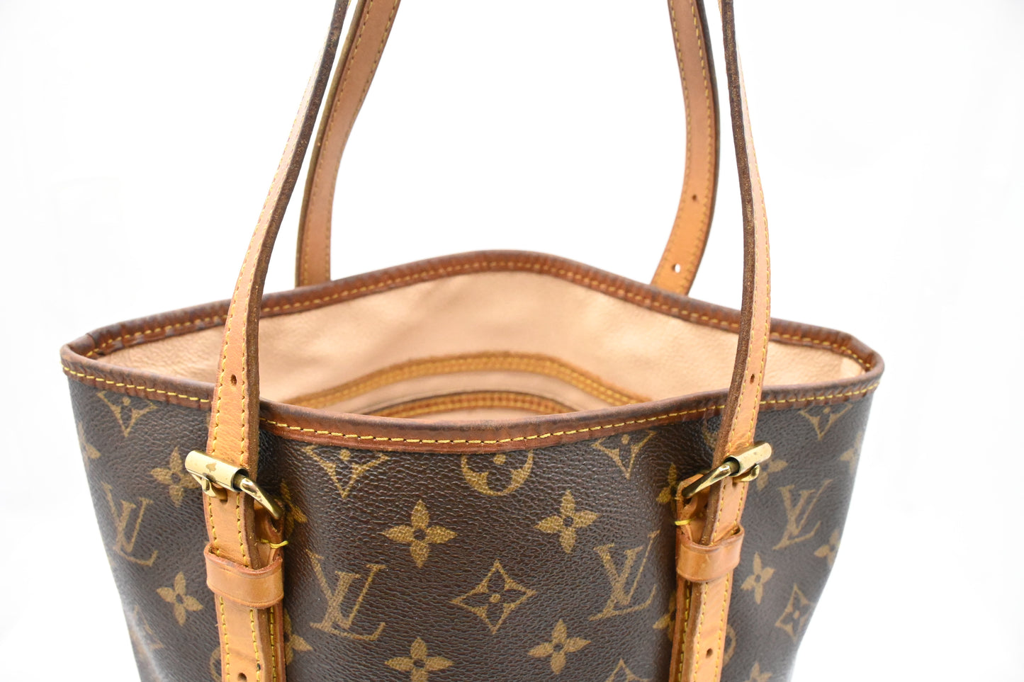 Louis Vuitton Bucket GM in Monogram Canvas