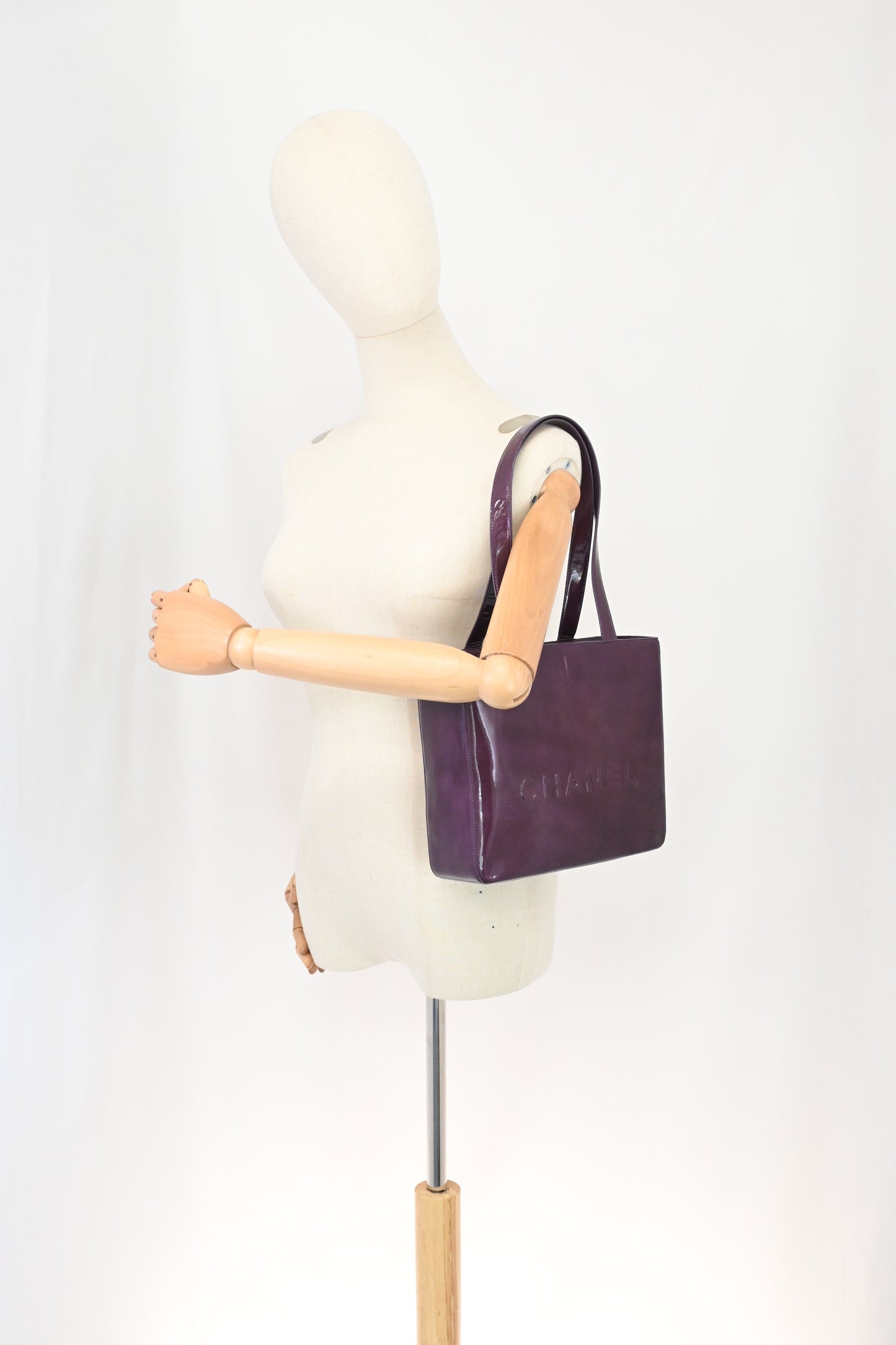 Chanel Shoulder Bag in Purple Patent Leather