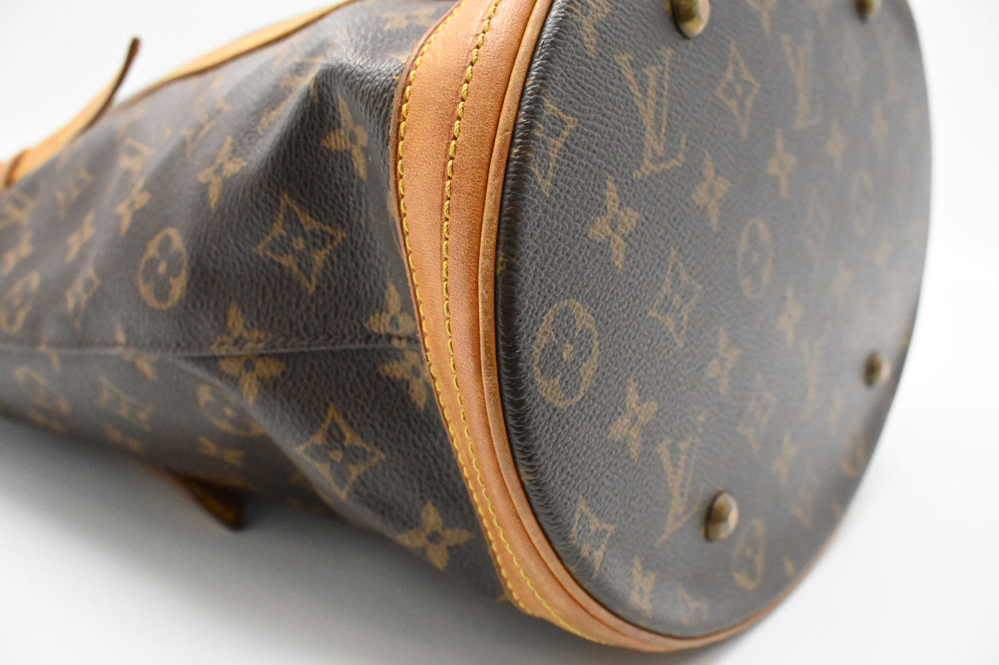 Louis Vuitton Bucket GM in Monogram Canvas