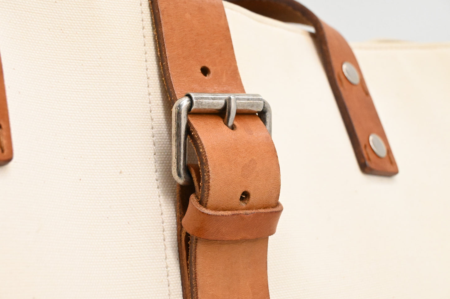 Gucci Tote Bag in White Canvas