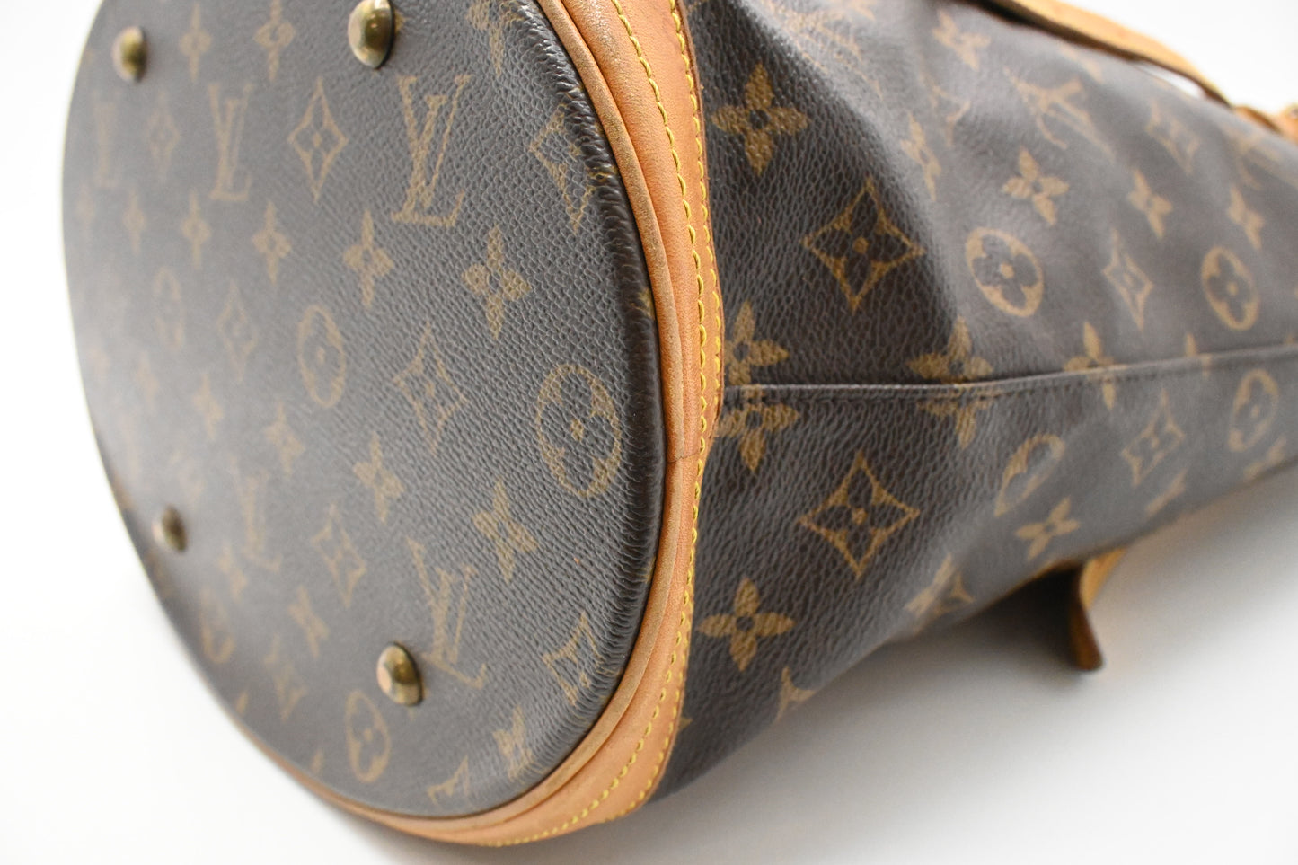 Louis Vuitton Bucket GM in Monogram Canvas