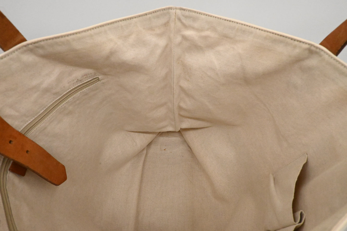 Gucci Tote Bag in White Canvas