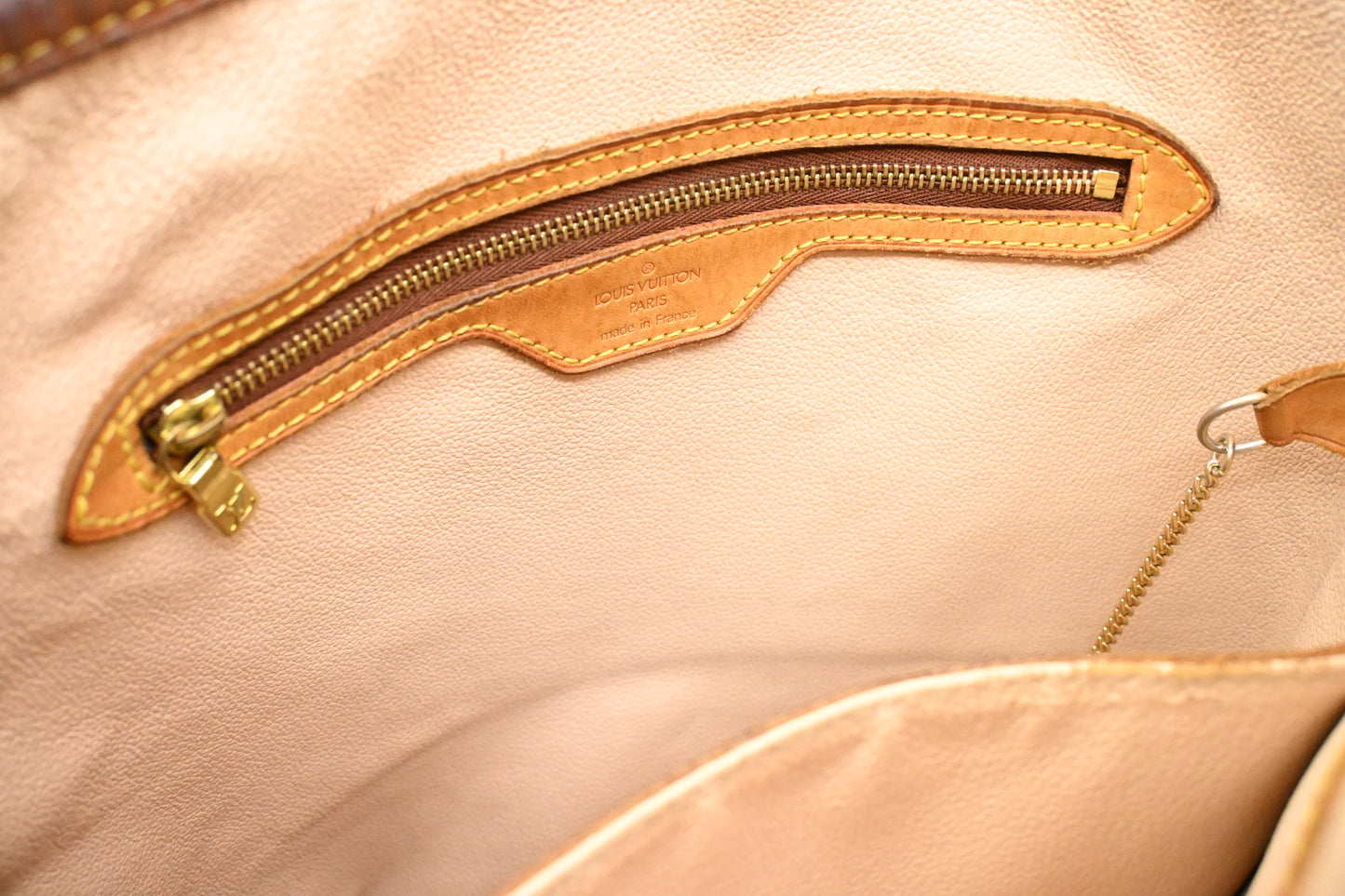 Louis Vuitton Bucket GM in Monogram Canvas