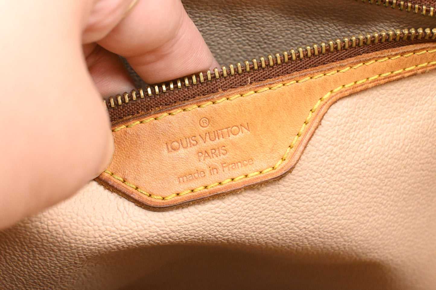 Louis Vuitton Bucket GM in Monogram Canvas