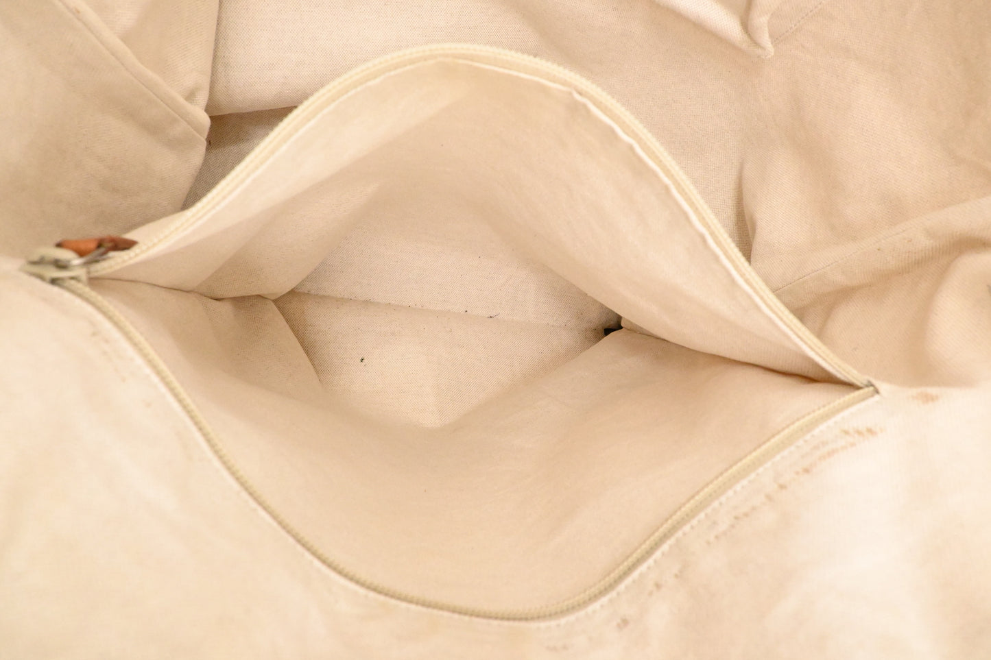 Gucci Tote Bag in White Canvas