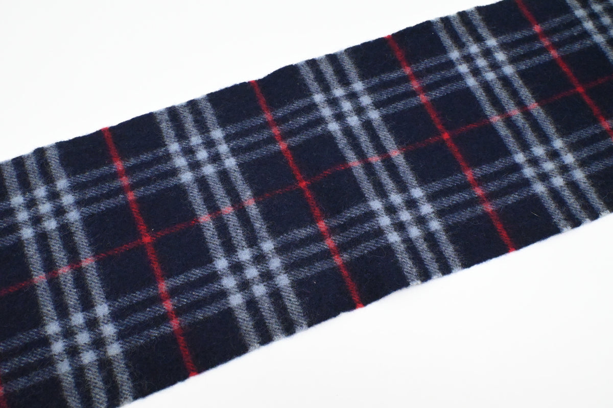 Burberry Scarf in Navy Blue in Lambswool