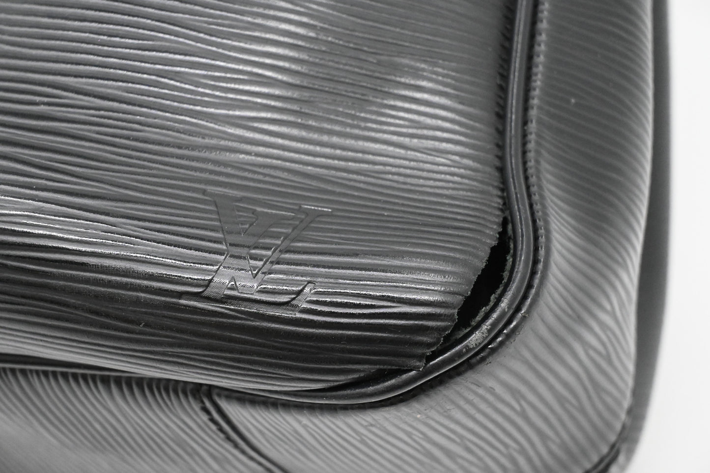 Louis Vuitton Passy PM in Black Epi Leather