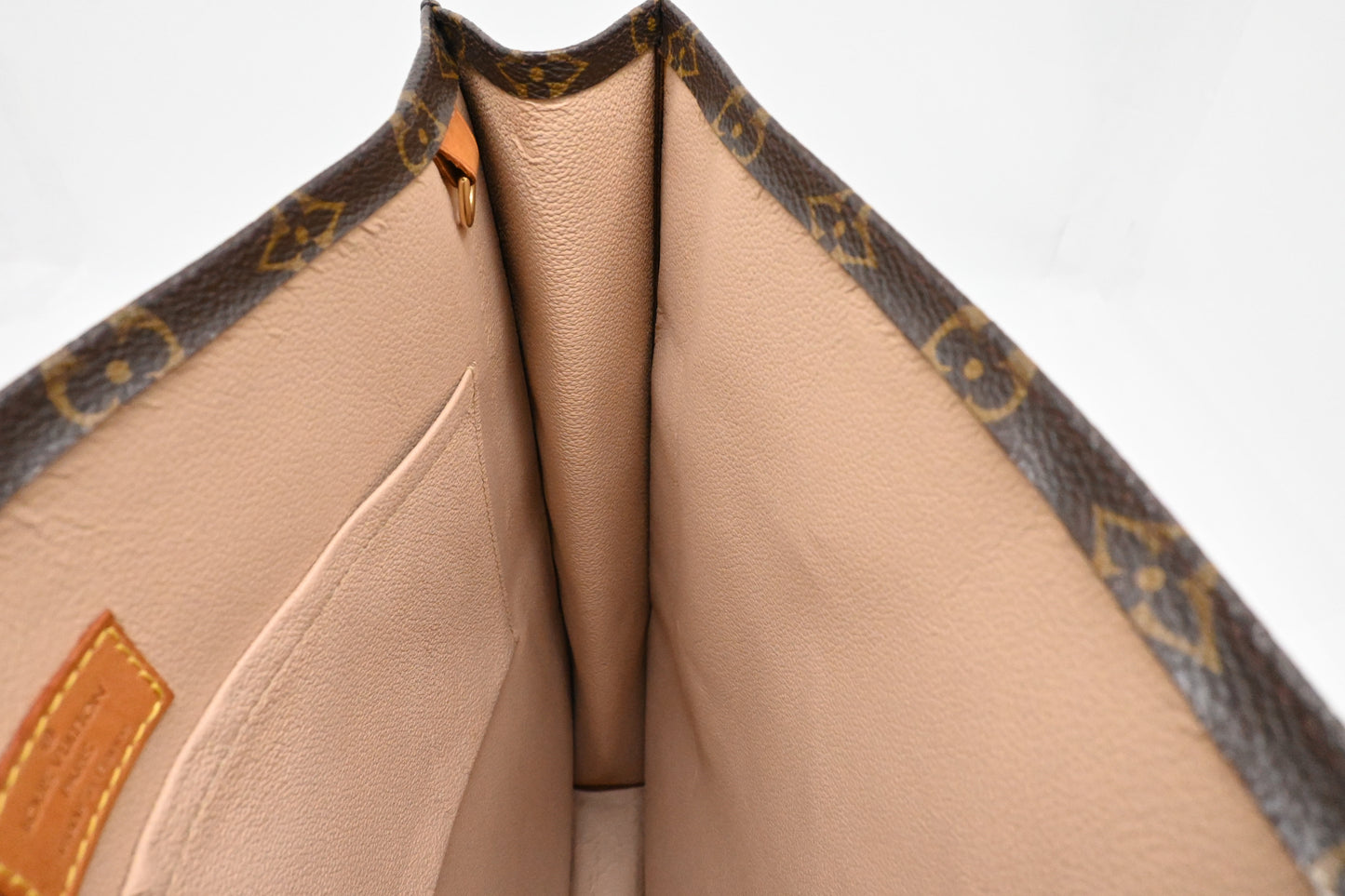Louis Vuitton Sac Plat in Monogram Canvas