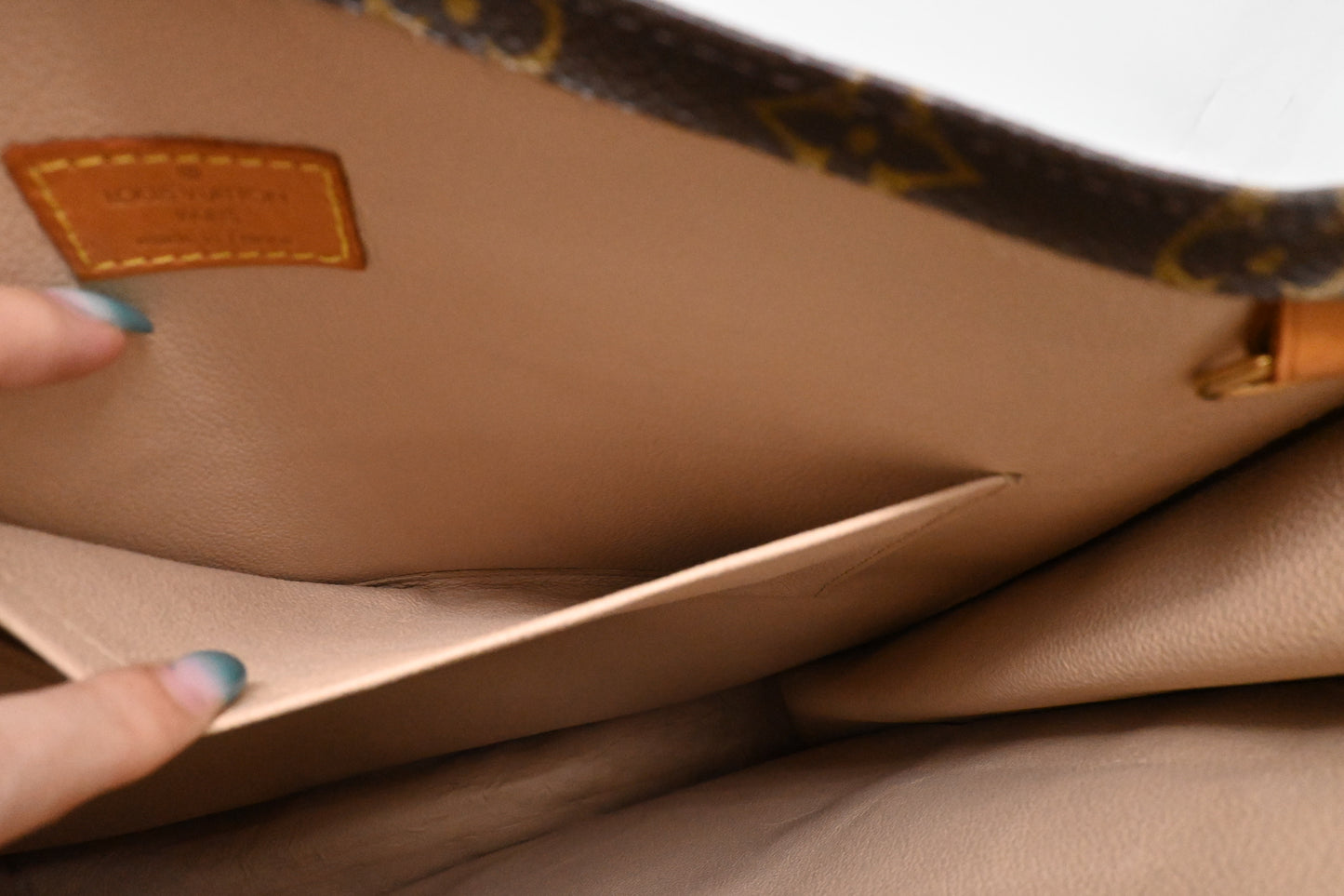 Louis Vuitton Sac Plat in Monogram Canvas