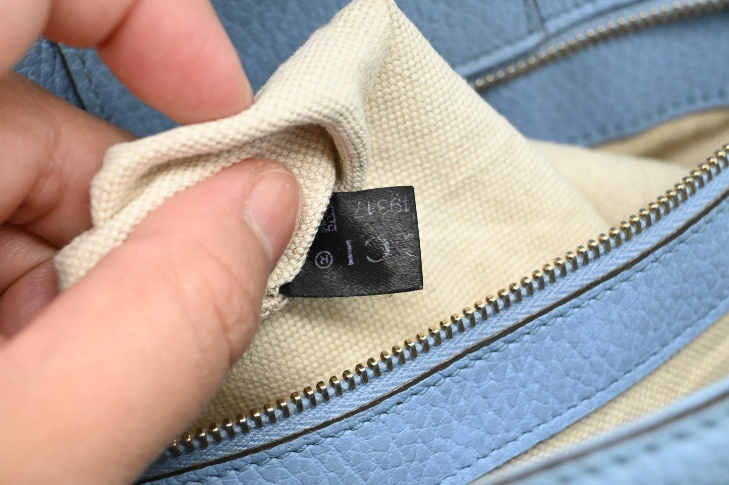 Gucci Swing Tote in Light Blue Leather