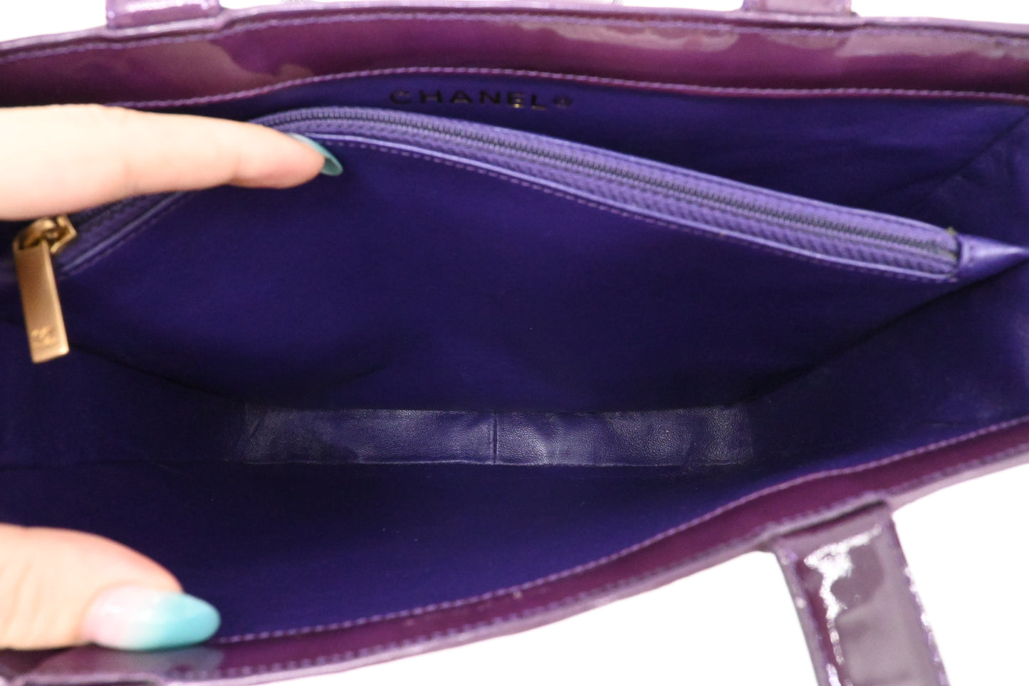 Chanel Shoulder Bag in Purple Patent Leather