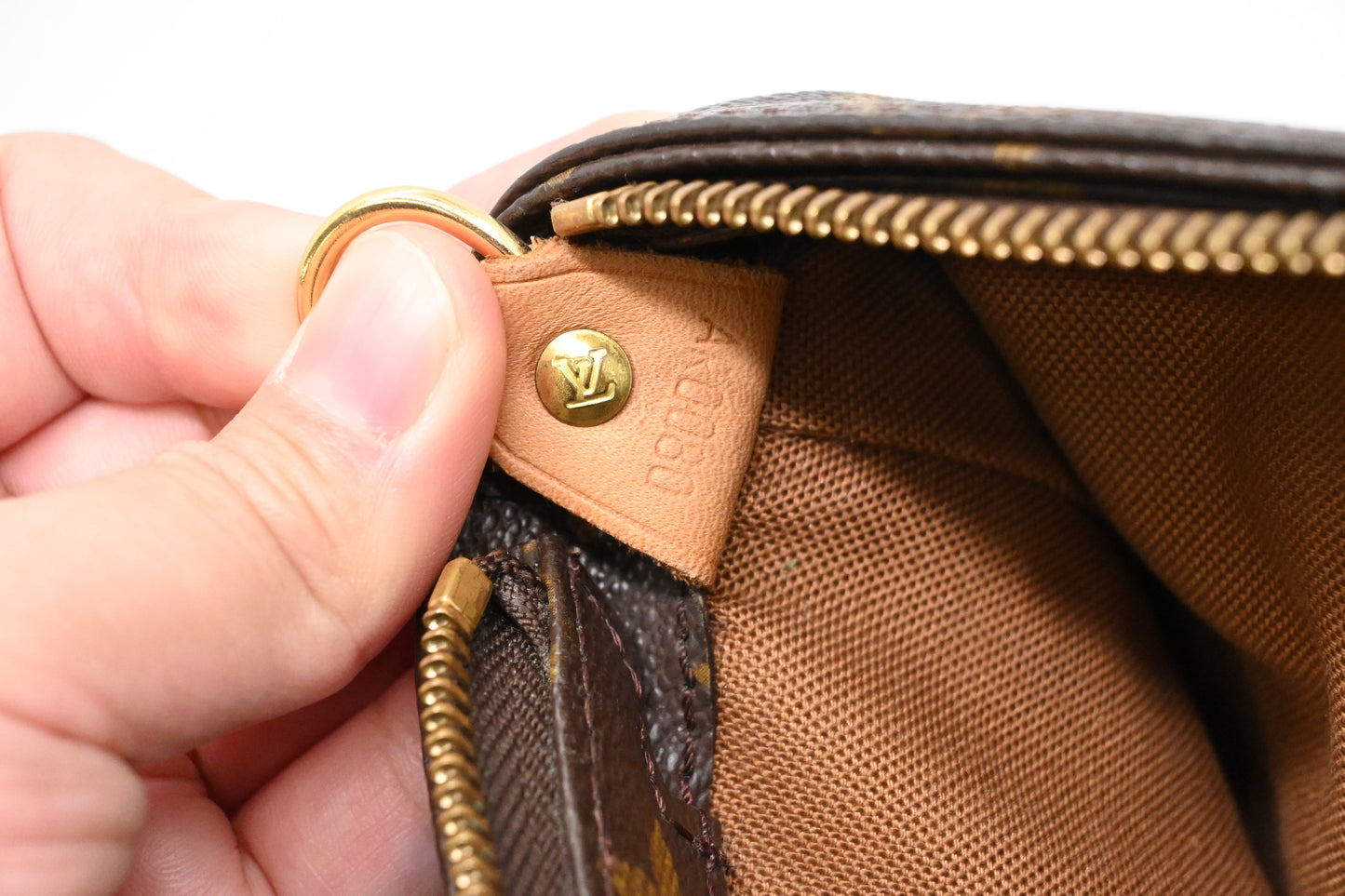 Louis Vuitton Cabas Mezzo in Monogram Canvas