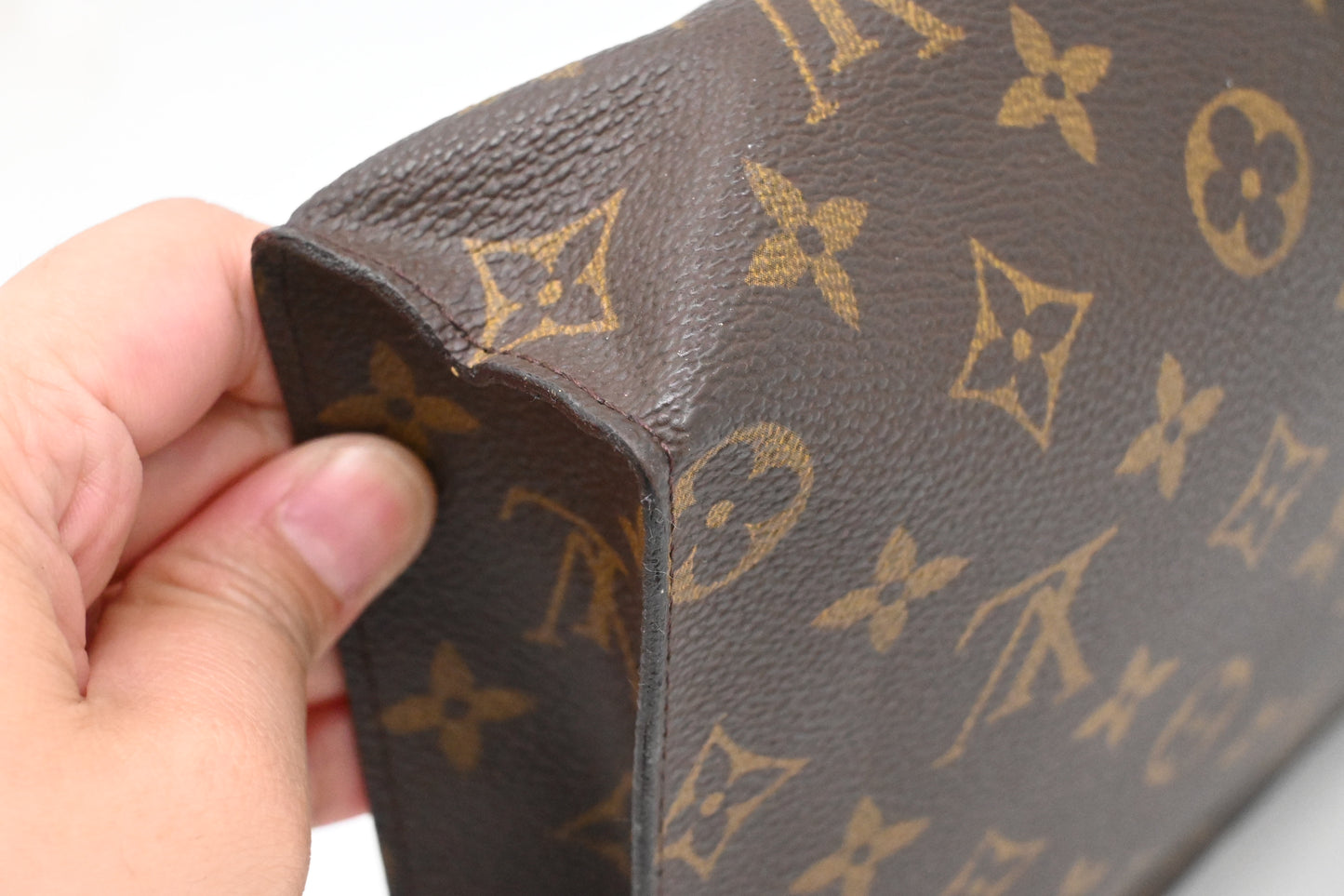 Louis Vuitton Toiletry 26 in Monogram Canvas