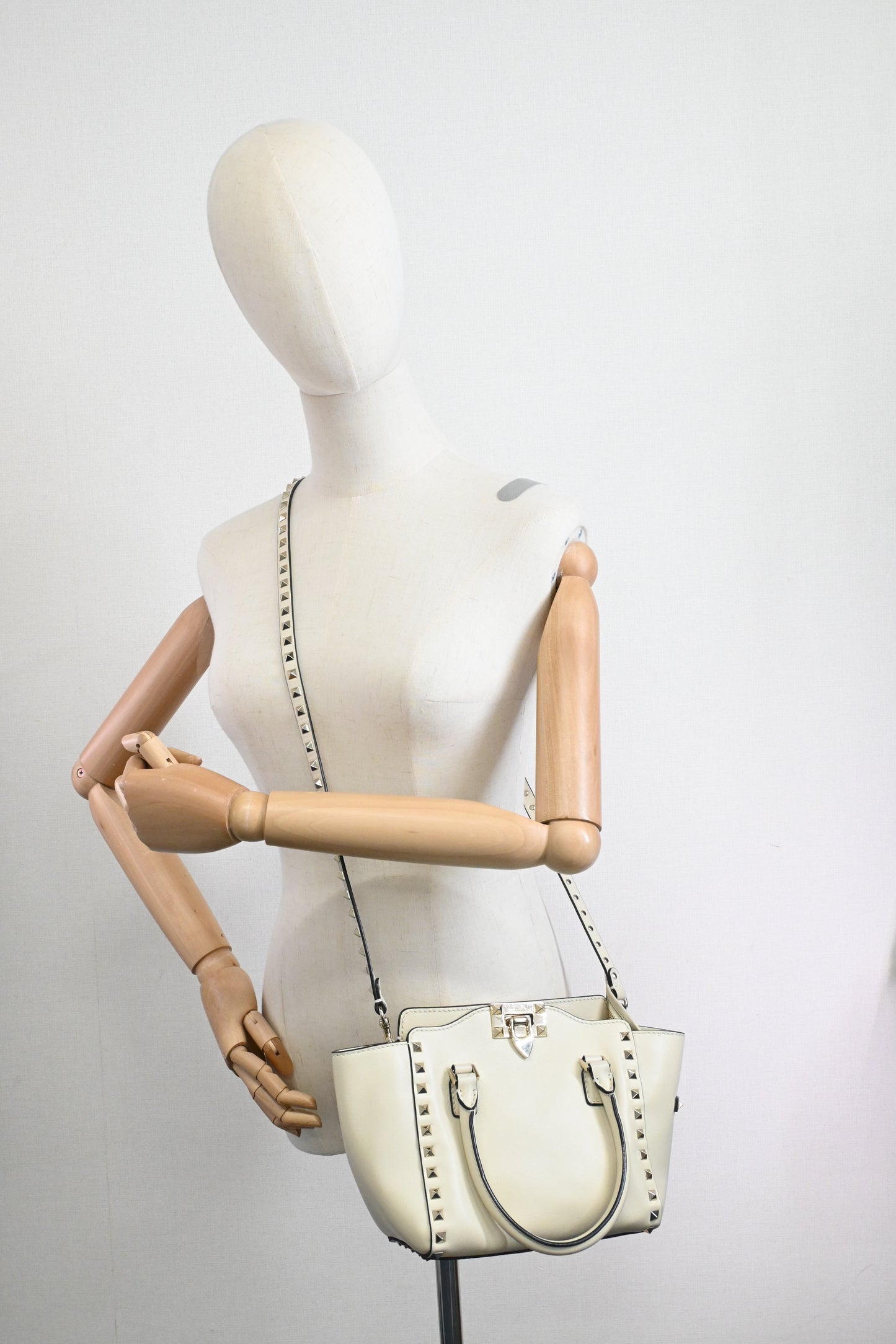 Valentino Garavani Rockstud 2way Crossbody in Cream Leather