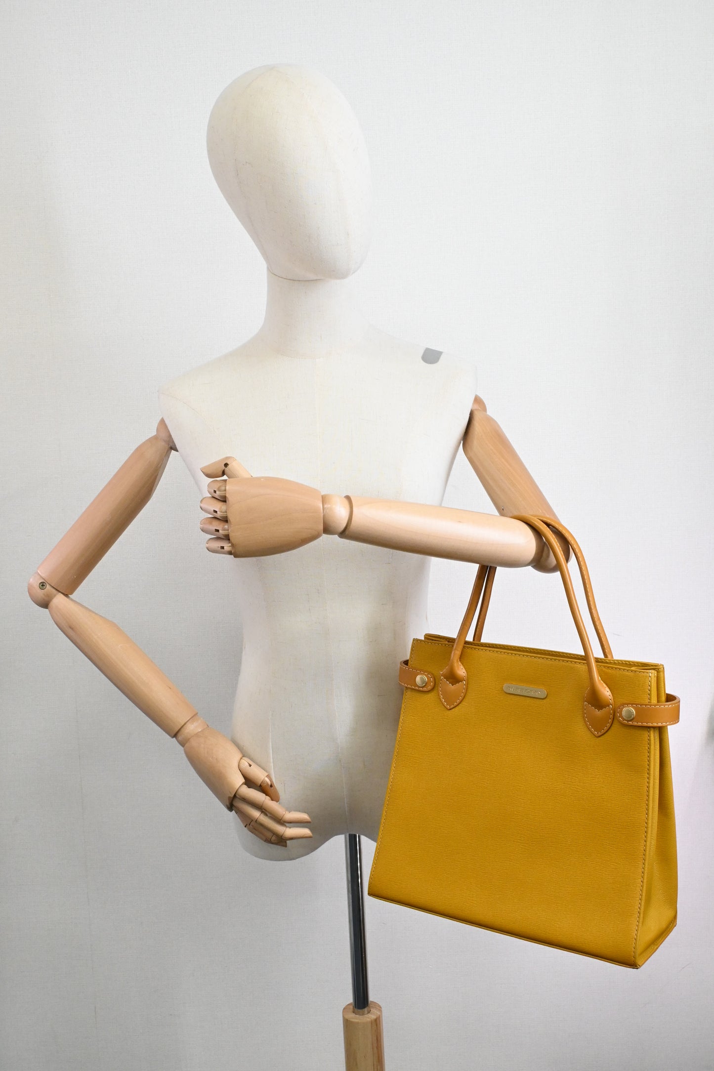 Burberry Handbag in Yellow Leather