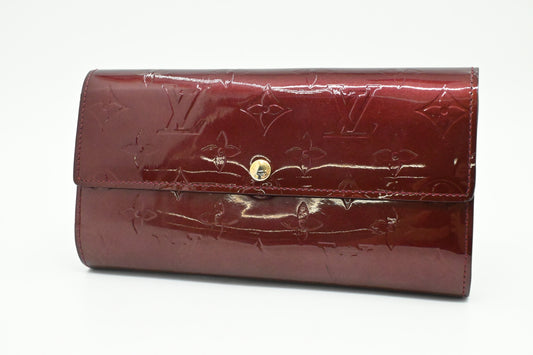 Louis Vuitton Sarah Wallet in Rouge Fauviste Vernis Leather