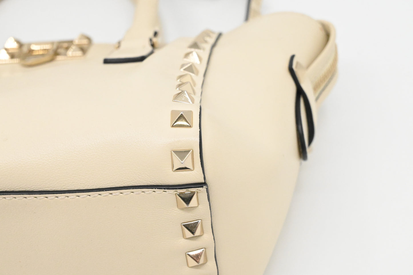 Valentino Garavani Rockstud 2way Crossbody in Cream Leather