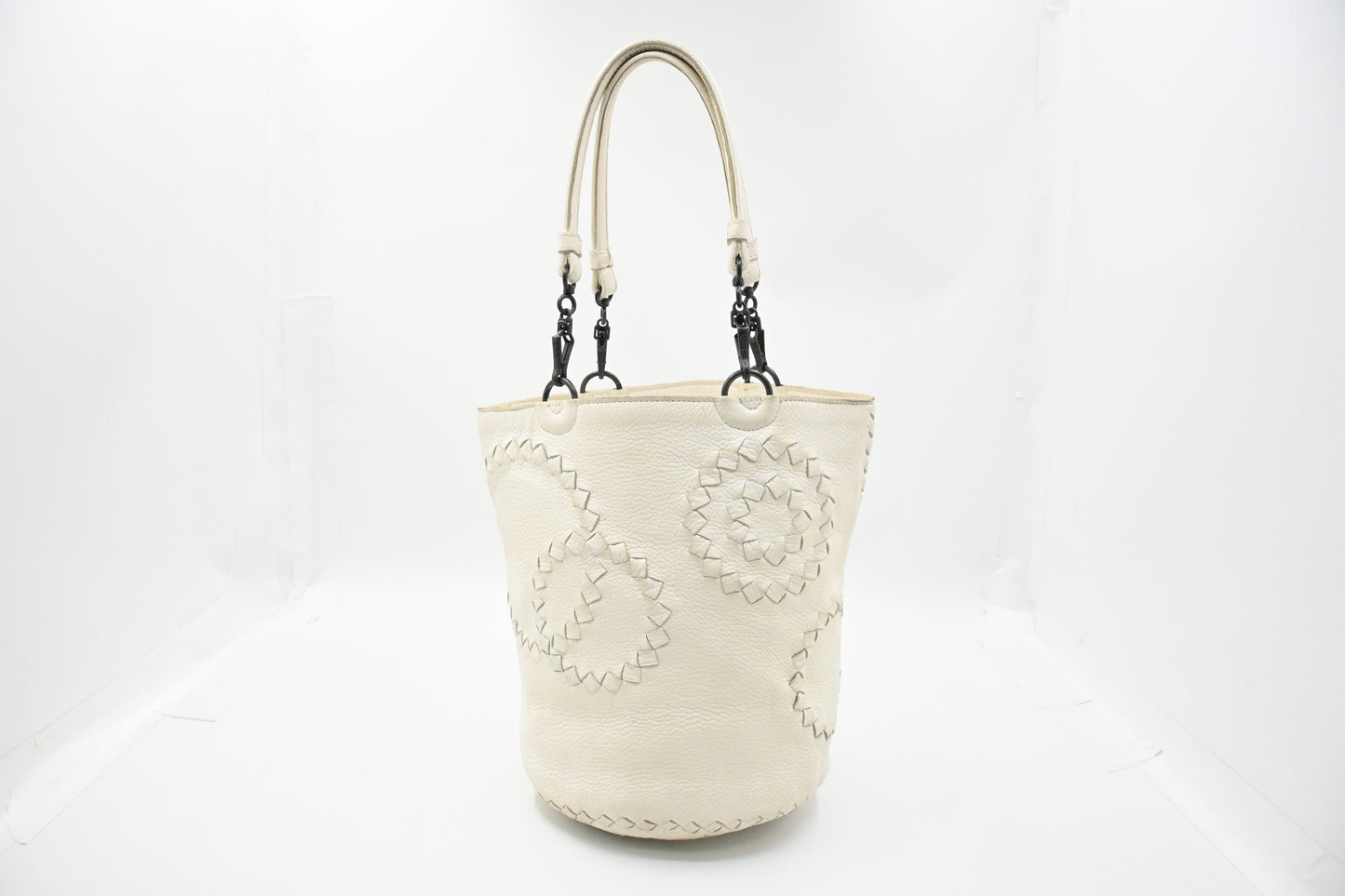 Bottega Veneta Bucket Bag in White Leather