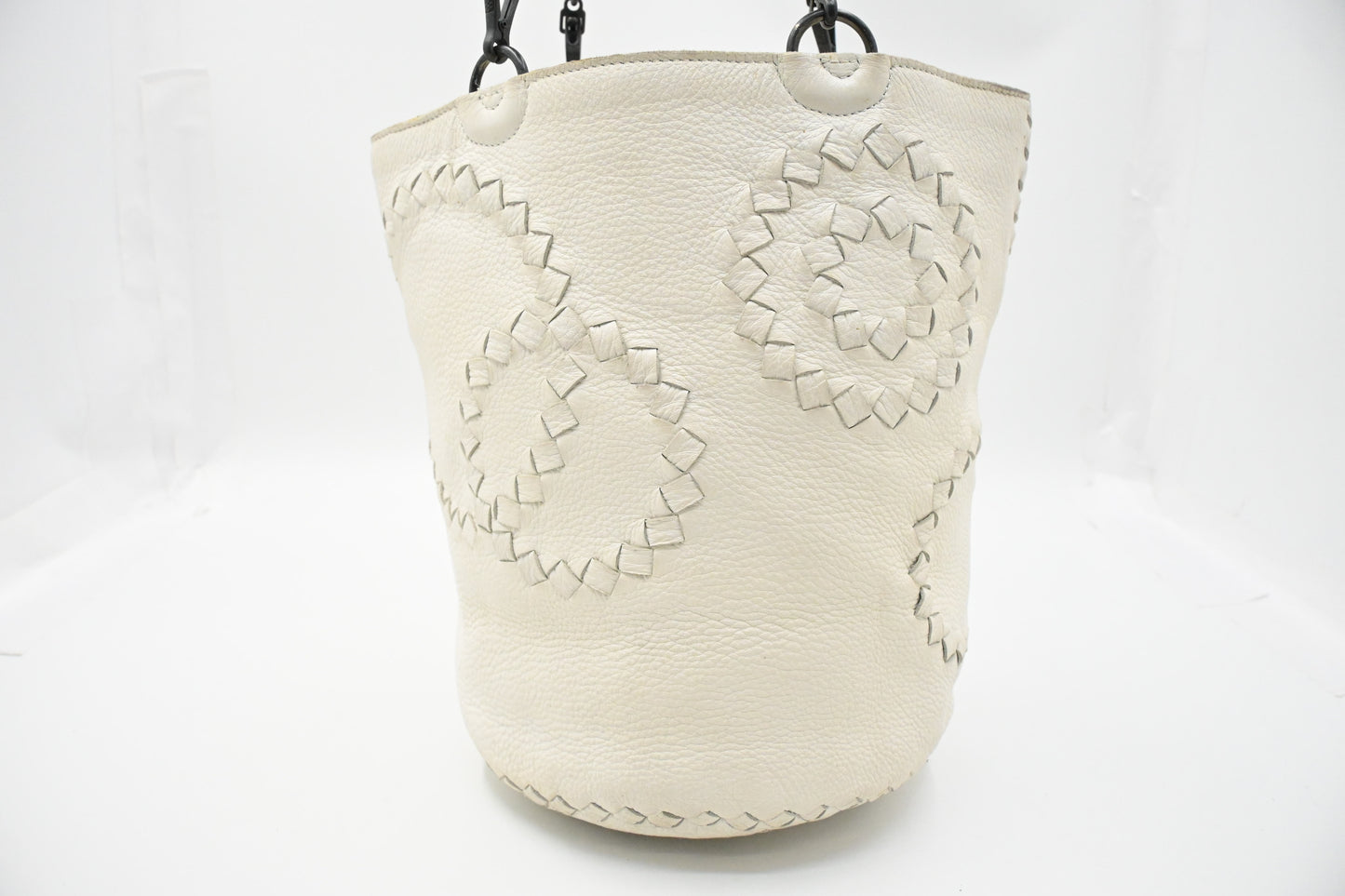 Bottega Veneta Bucket Bag in White Leather