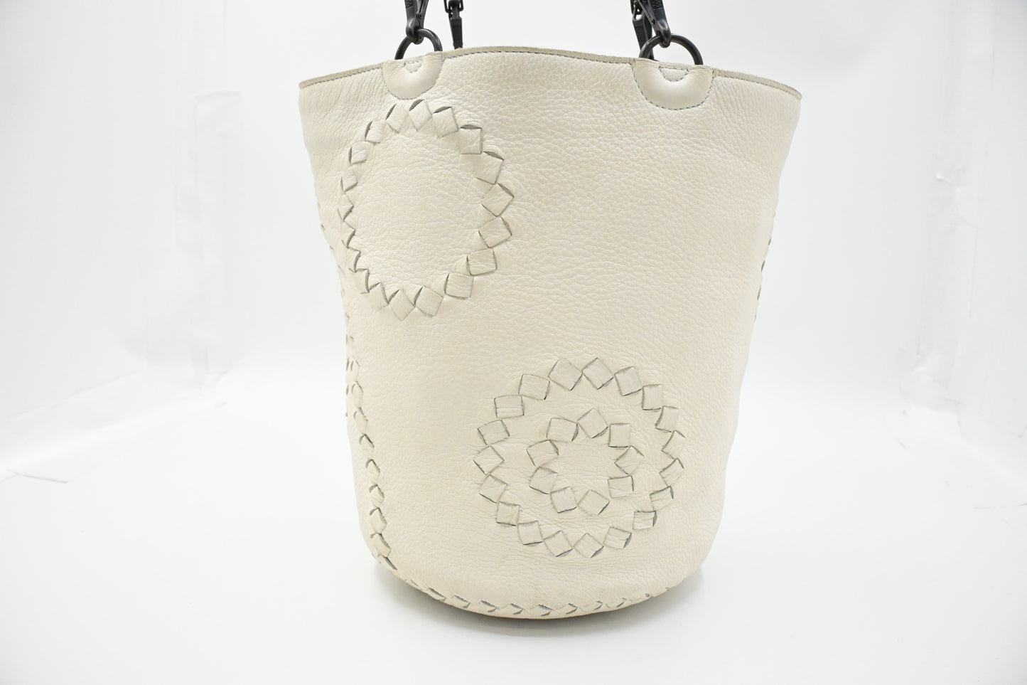 Bottega Veneta Bucket Bag in White Leather