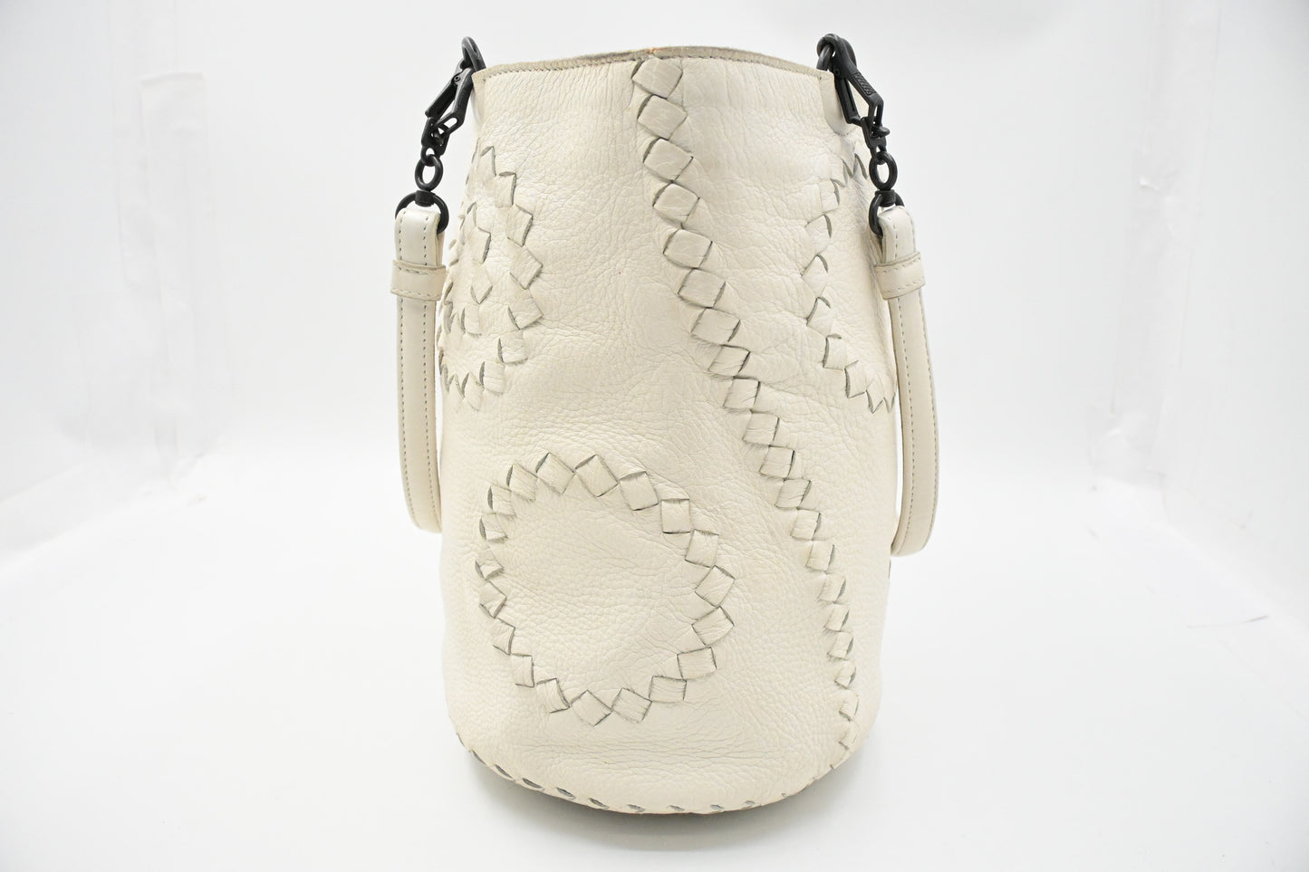 Bottega Veneta Bucket Bag in White Leather