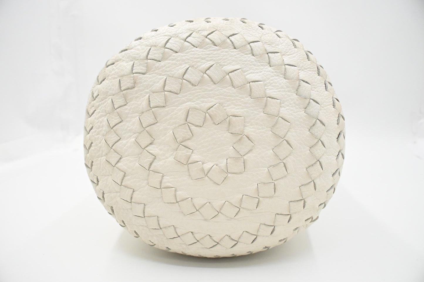 Bottega Veneta Bucket Bag in White Leather