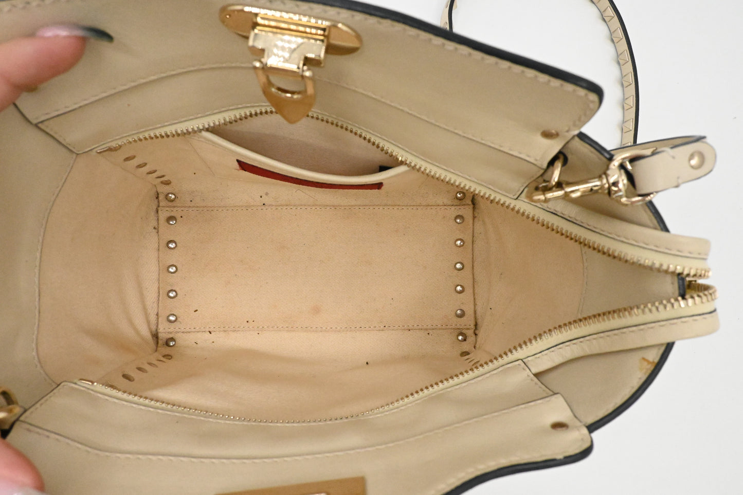 Valentino Garavani Rockstud 2way Crossbody in Cream Leather