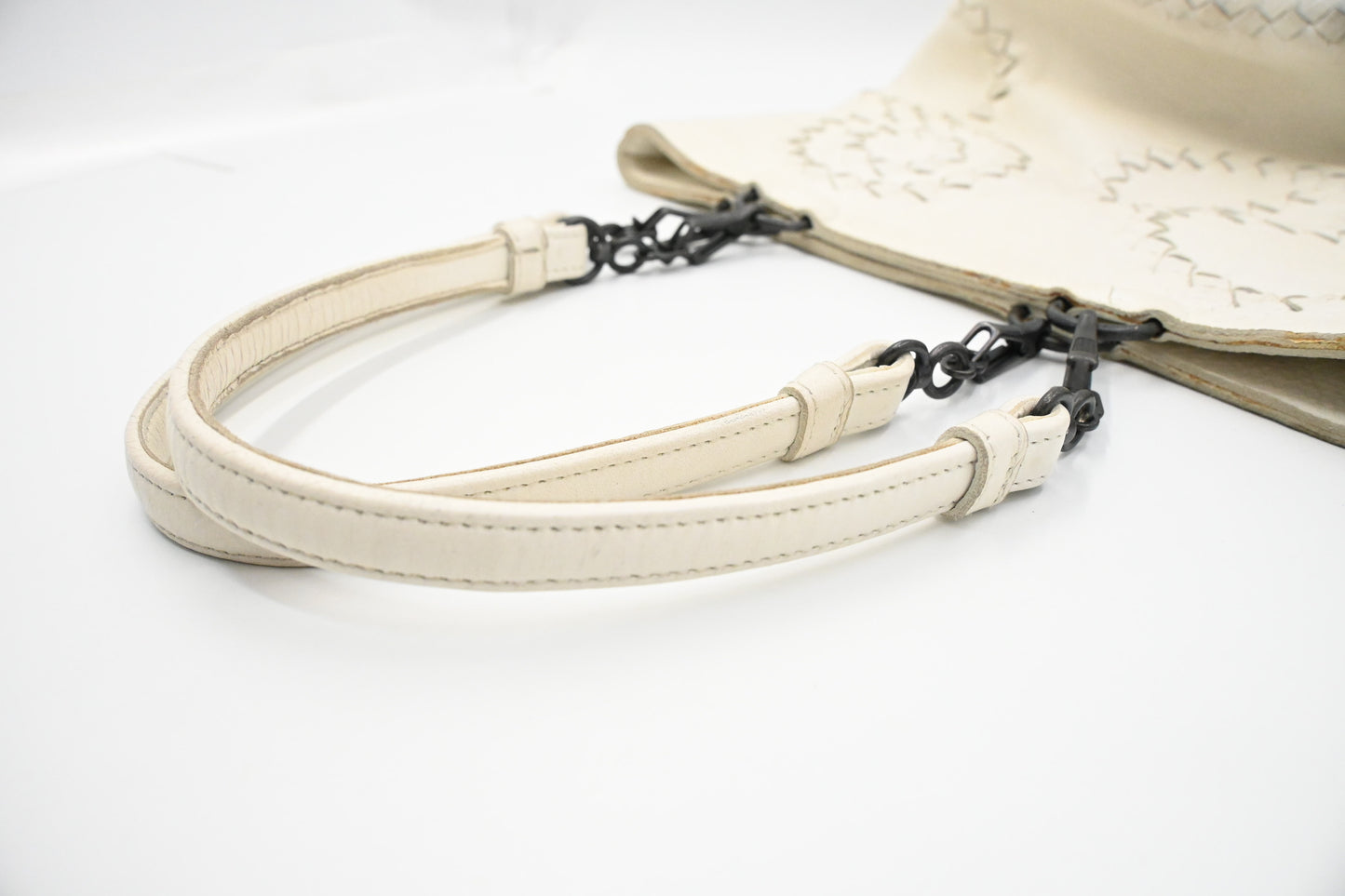 Bottega Veneta Bucket Bag in White Leather