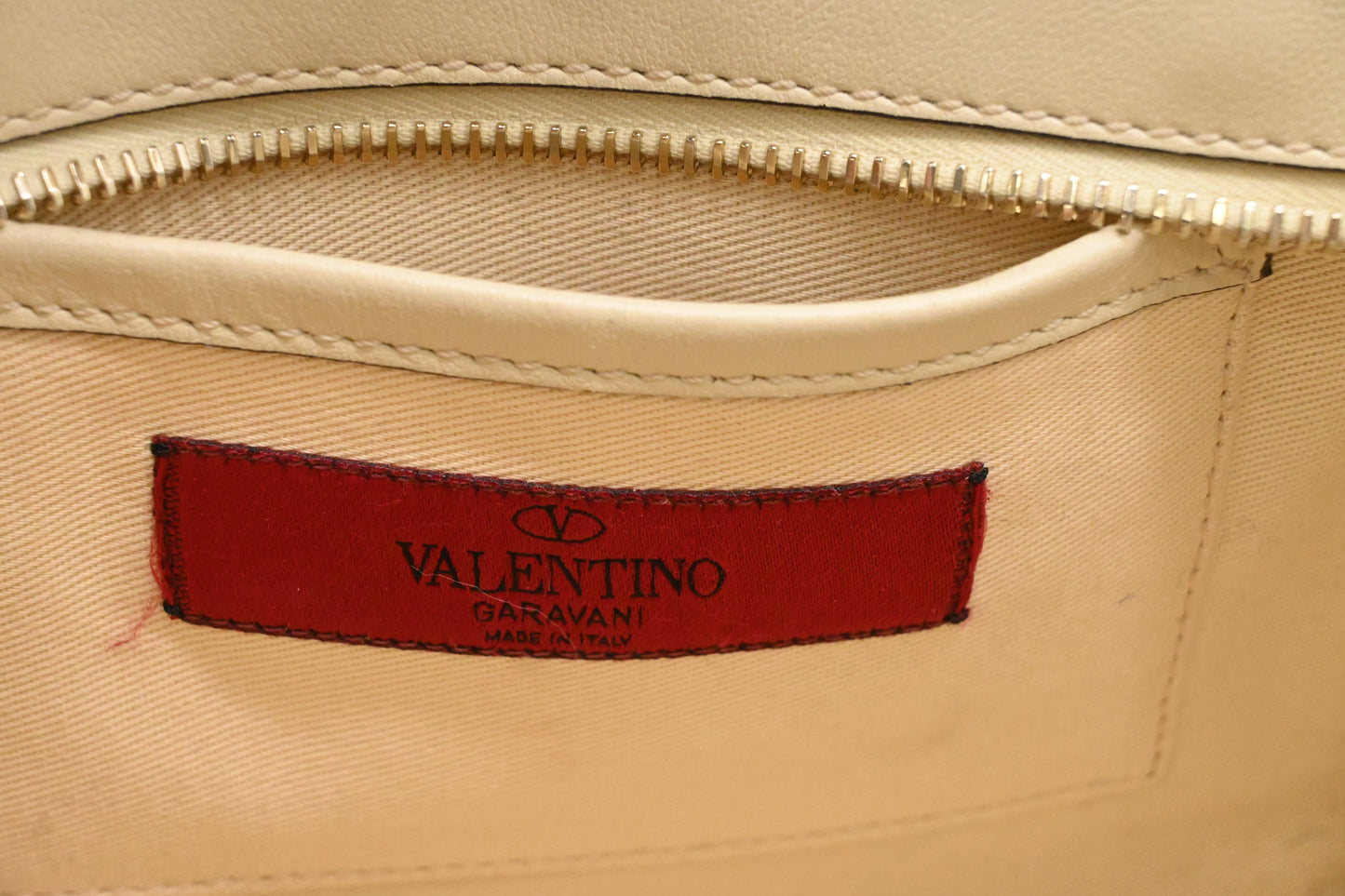Valentino Garavani Rockstud 2way Crossbody in Cream Leather