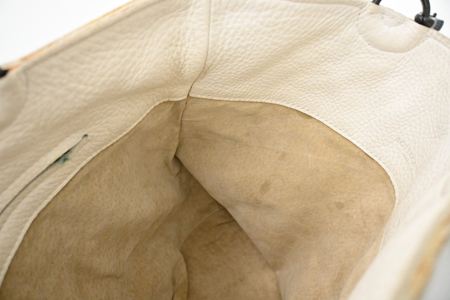 Bottega Veneta Bucket Bag in White Leather