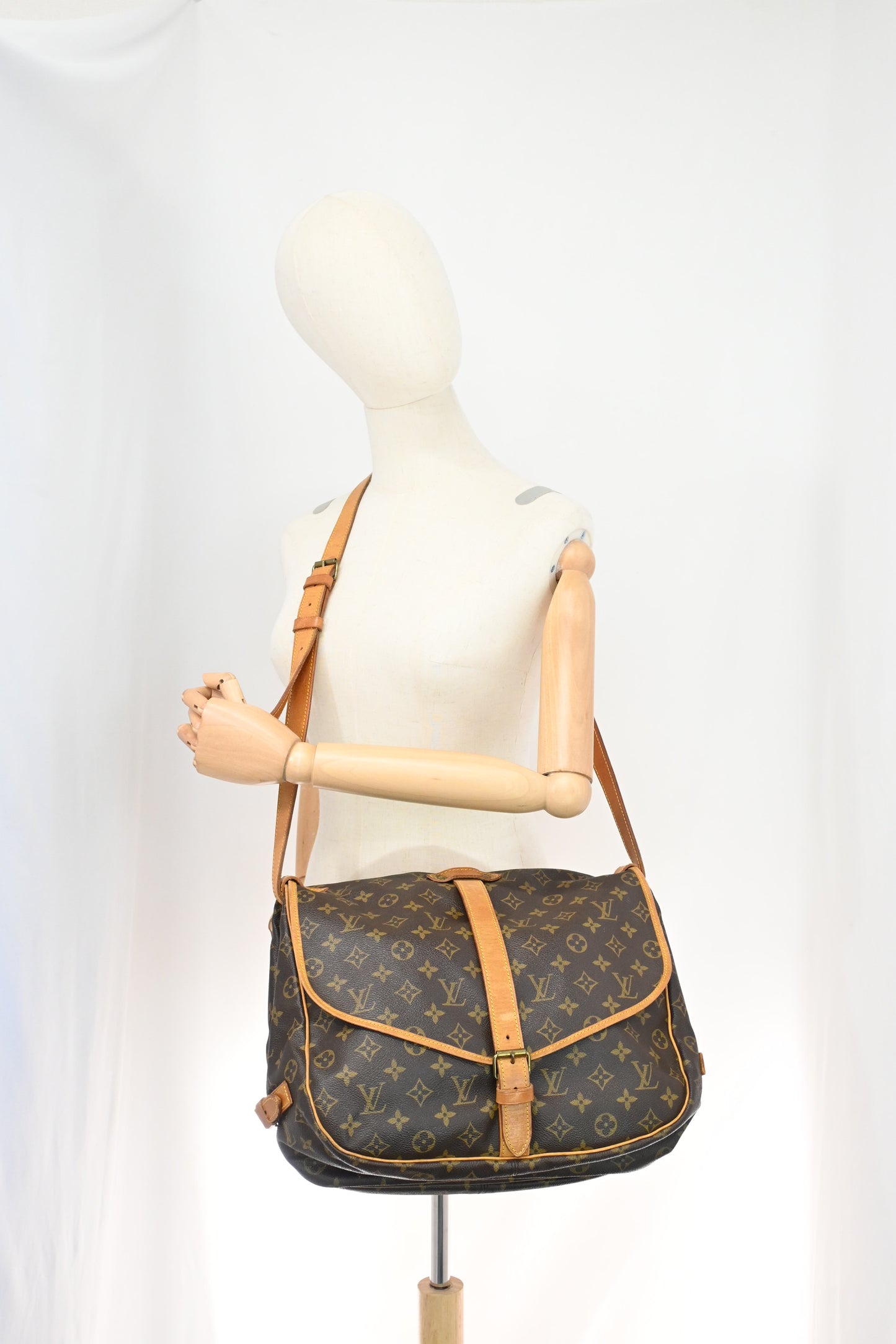 Louis Vuitton Saumur 35 in Monogram Canvas