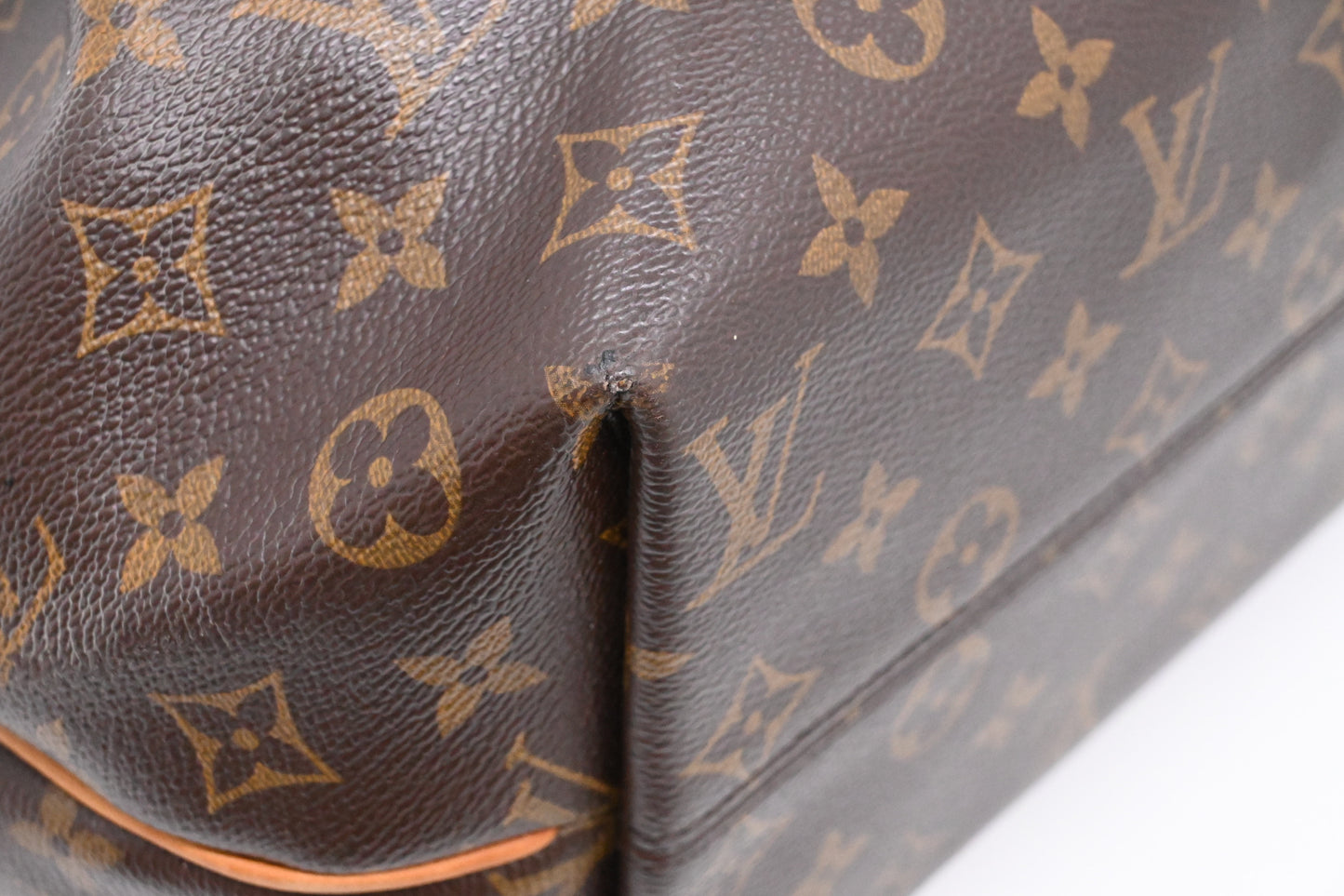 Louis Vuitton Turenne MM in Monogram Canvas