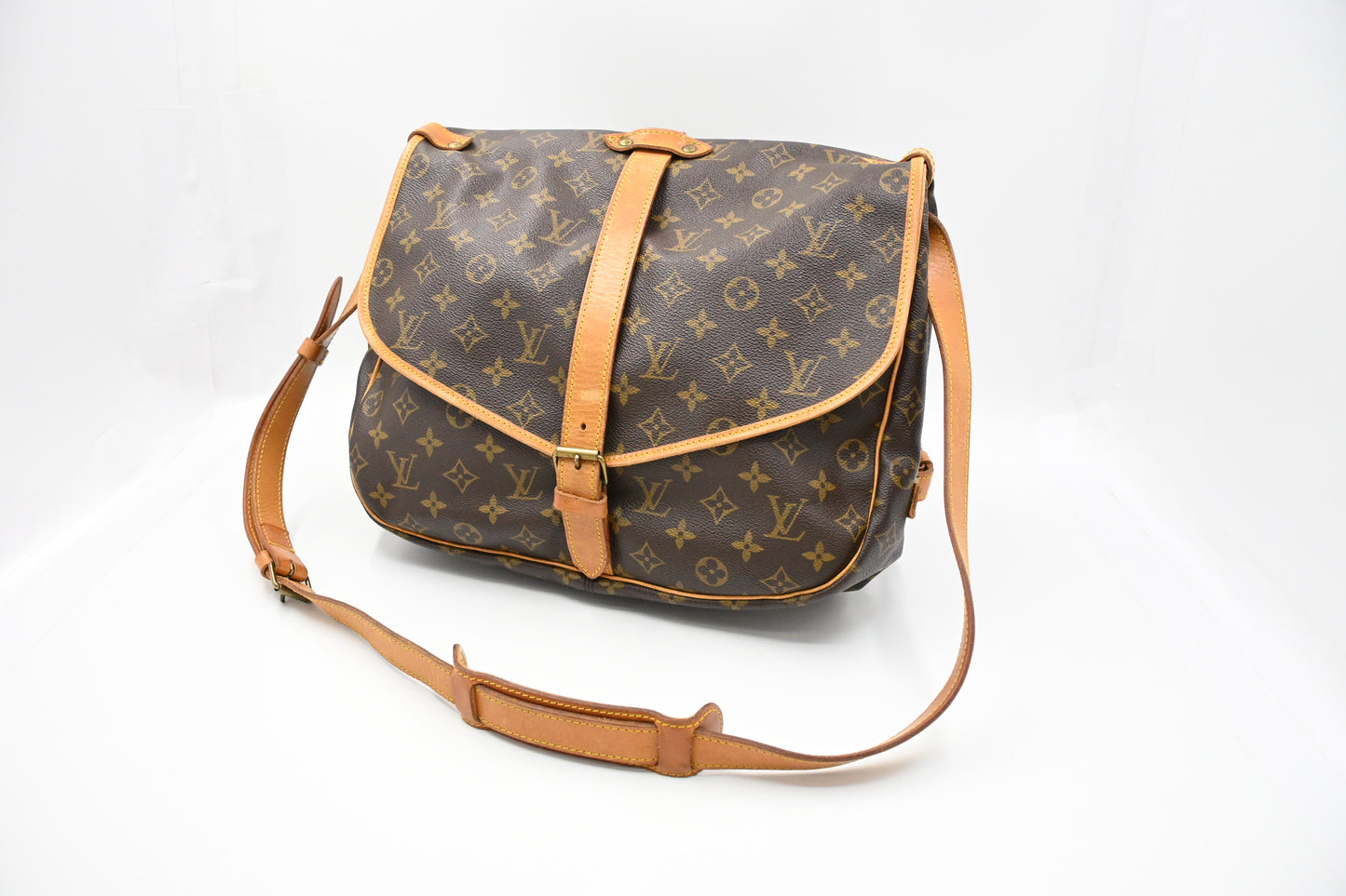 Louis Vuitton Saumur 35 in Monogram Canvas