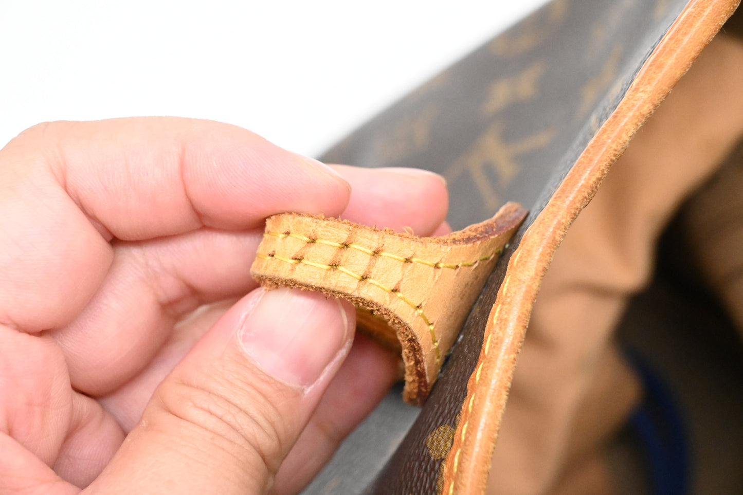 Louis Vuitton Neverfull MM in Monogram Canvas