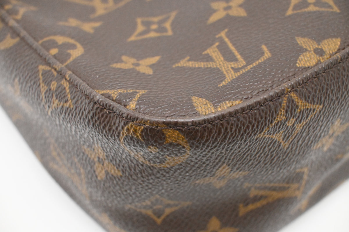 Louis Vuitton Looping MM in Monogram Canvas