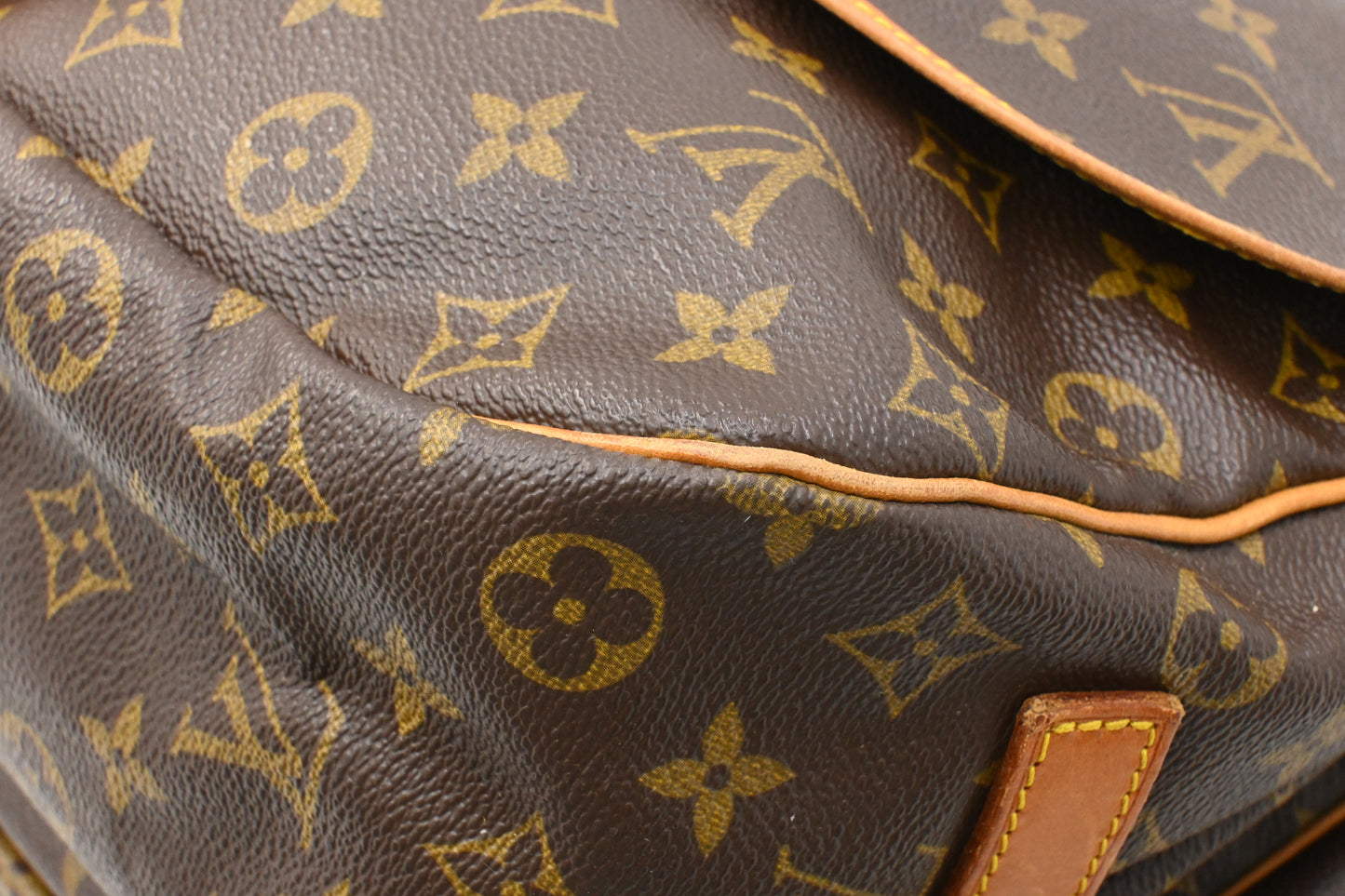 Louis Vuitton Saumur 35 in Monogram Canvas
