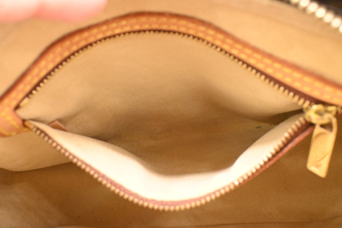 Louis Vuitton Looping MM in Monogram Canvas